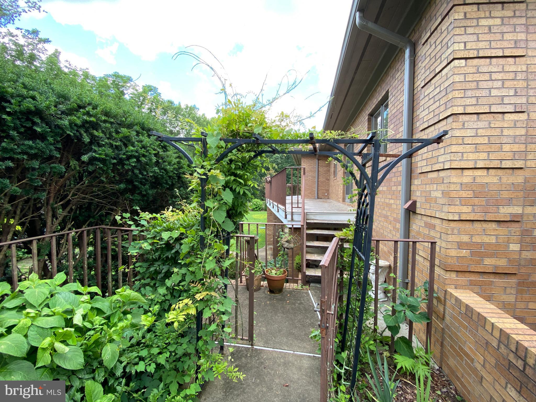 NORTH CLUB - Residential Lease