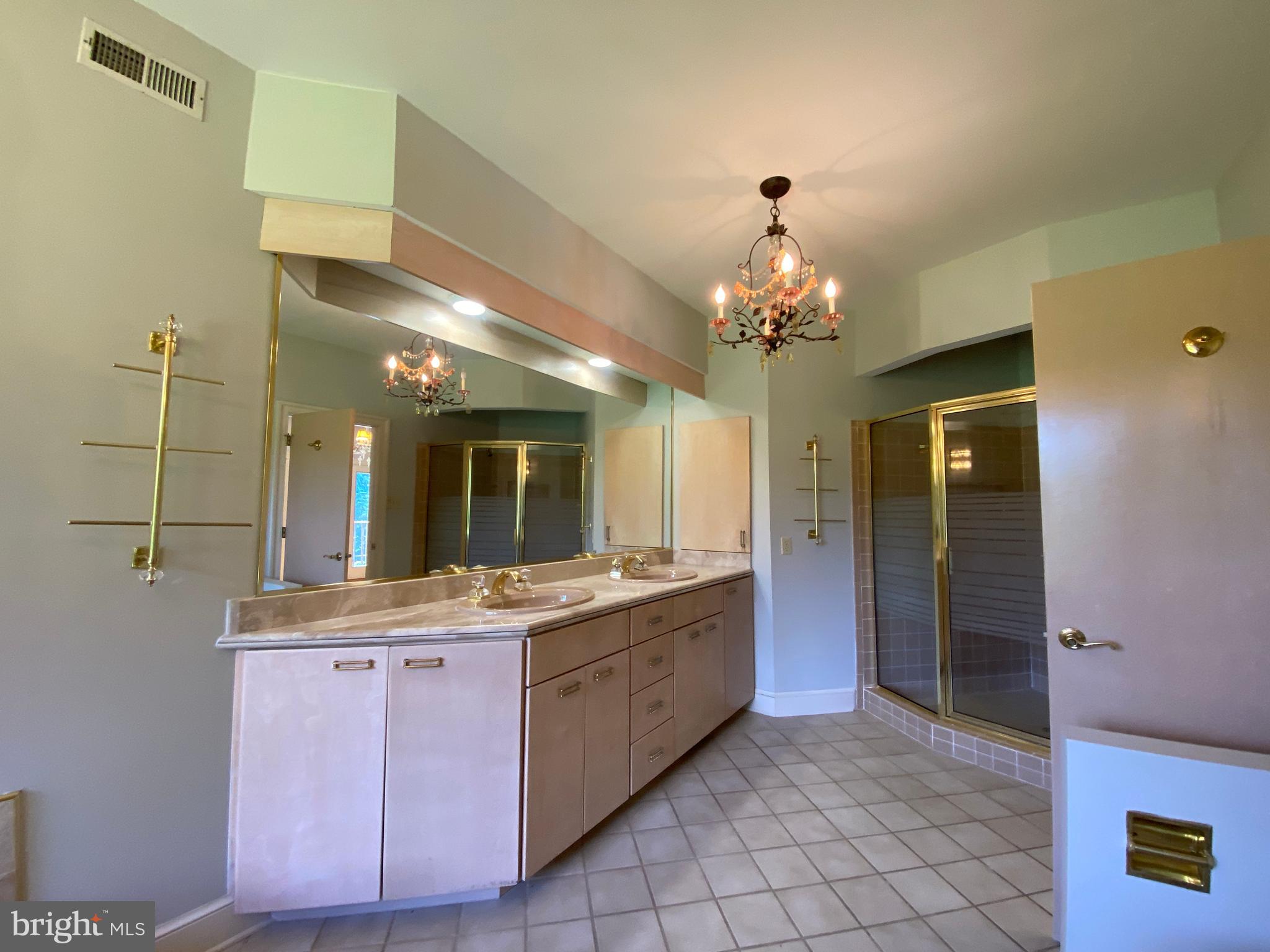 NORTH CLUB - Residential Lease