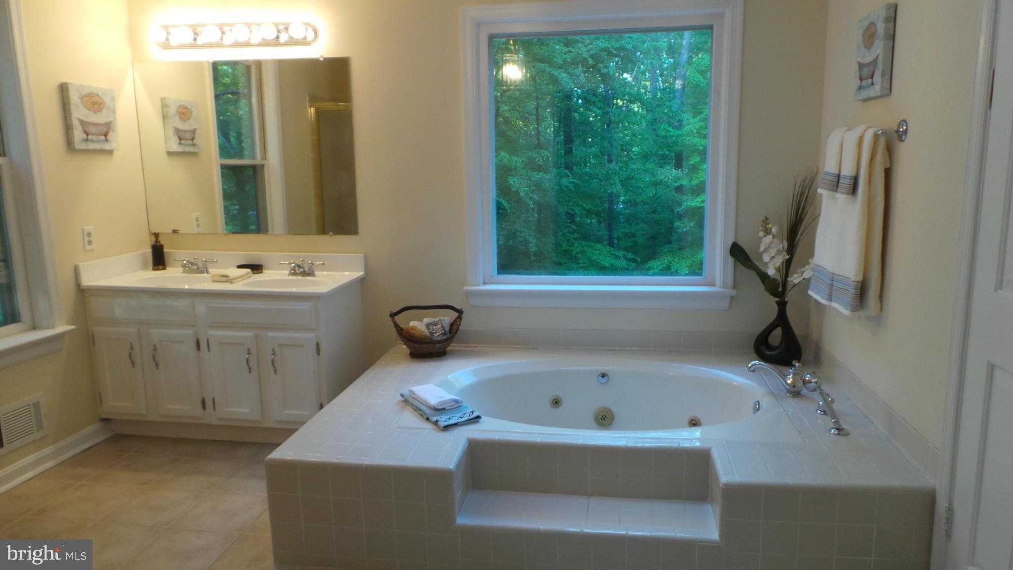 CANNON BLUFF/BACON RACE - Residential