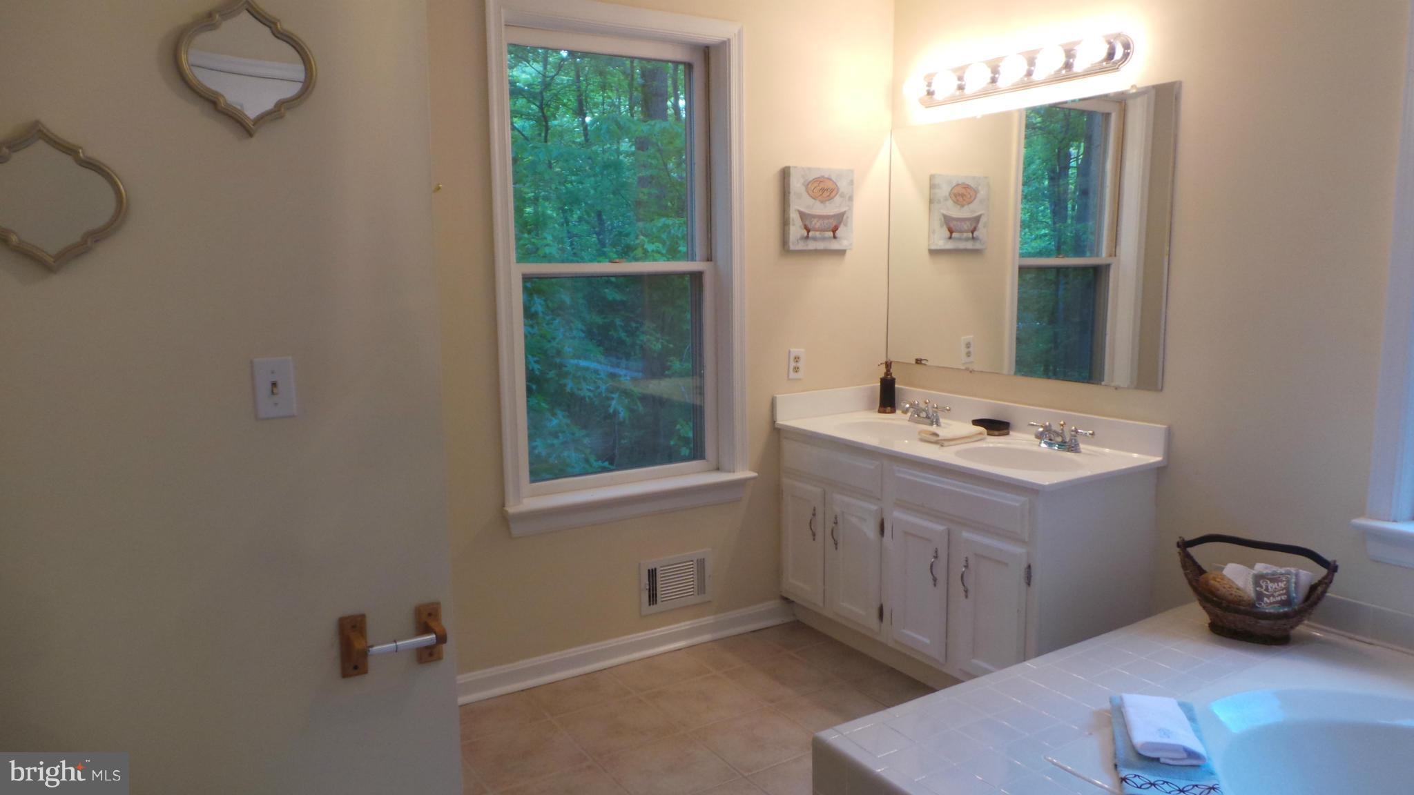 CANNON BLUFF/BACON RACE - Residential