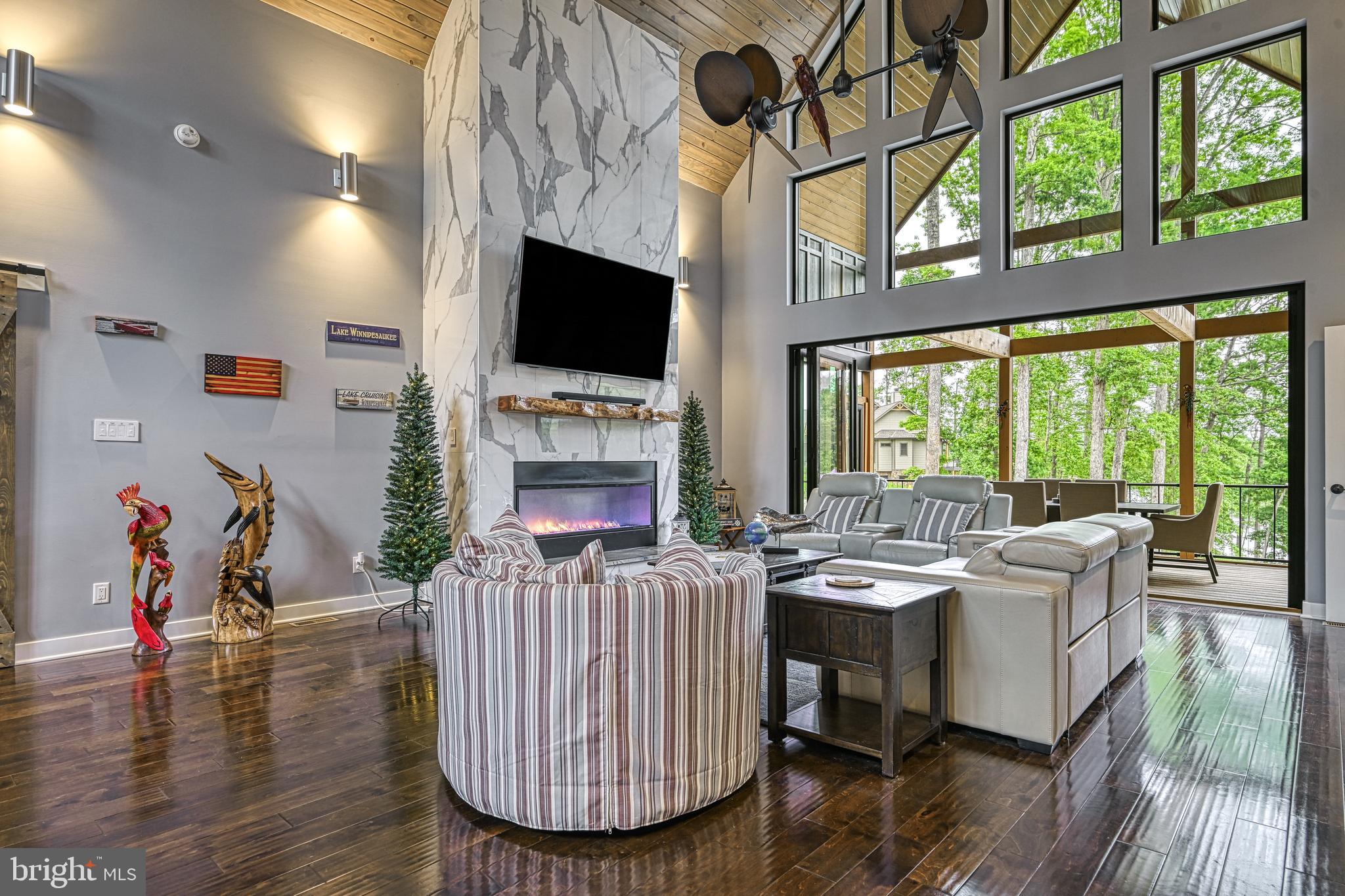 LIGHTHOUSE POINT - Residential