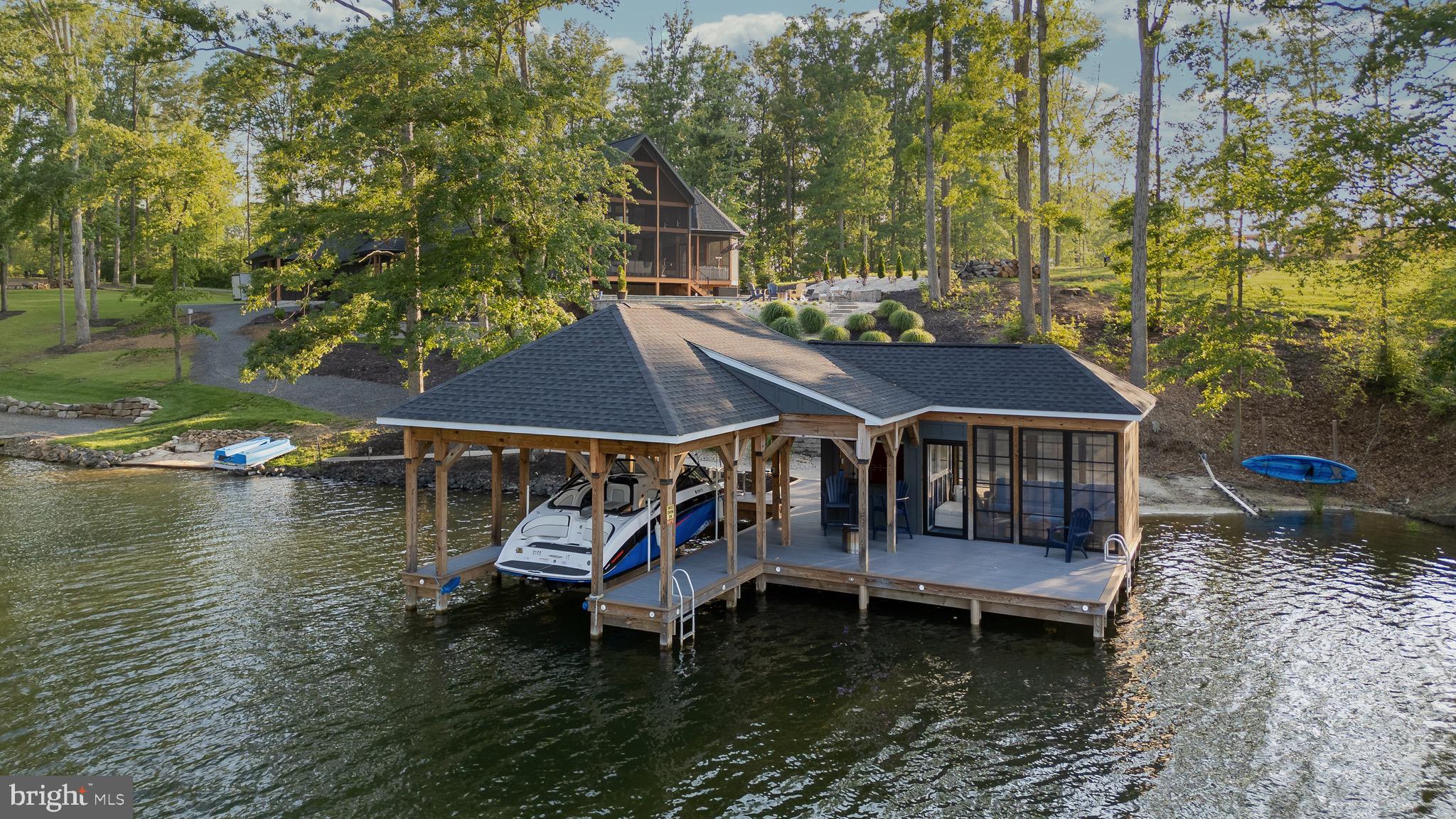 LIGHTHOUSE POINT - Residential