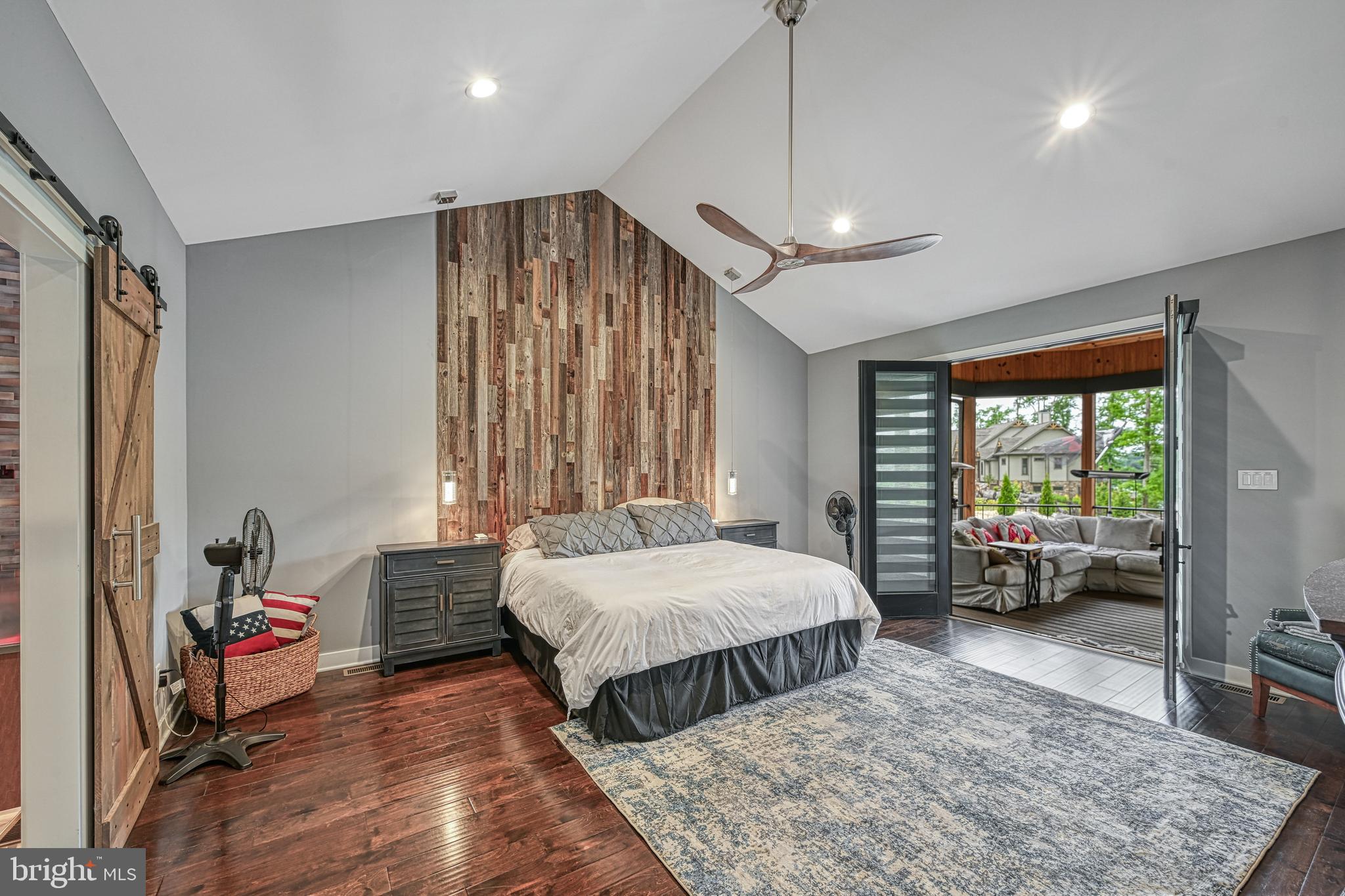 LIGHTHOUSE POINT - Residential