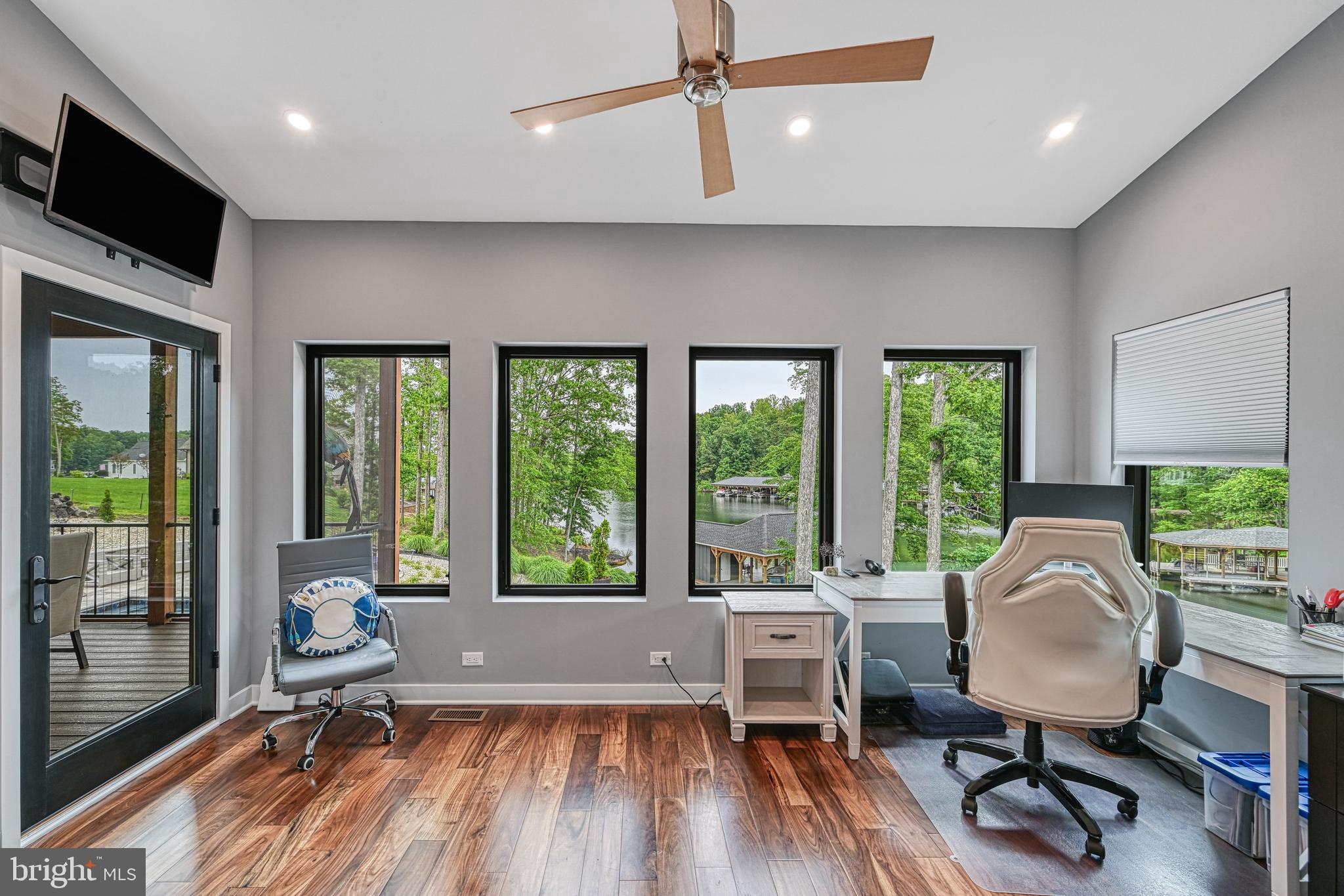 LIGHTHOUSE POINT - Residential