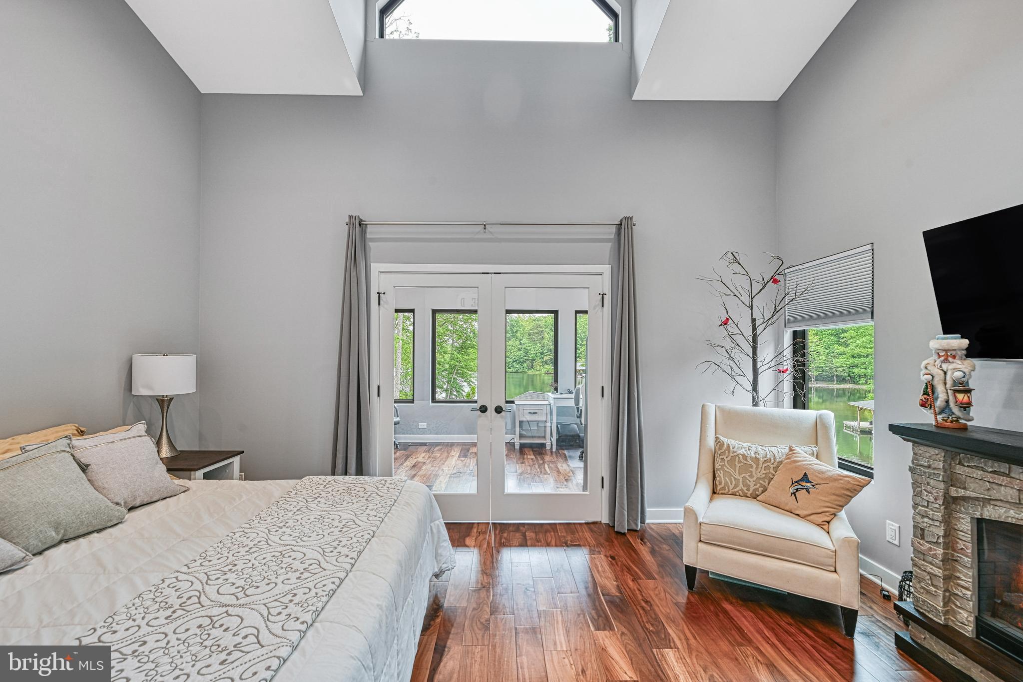 LIGHTHOUSE POINT - Residential