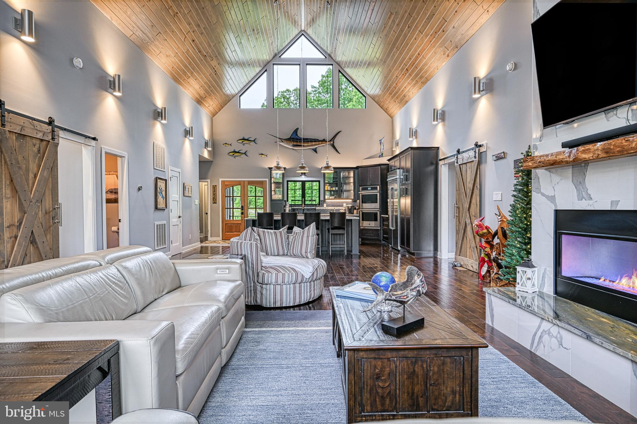 LIGHTHOUSE POINT - Residential