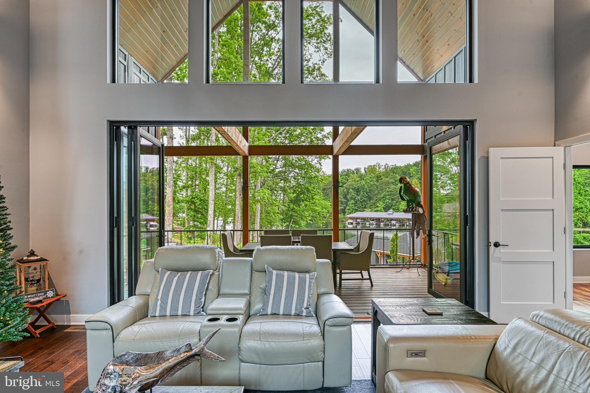 LIGHTHOUSE POINT - Residential