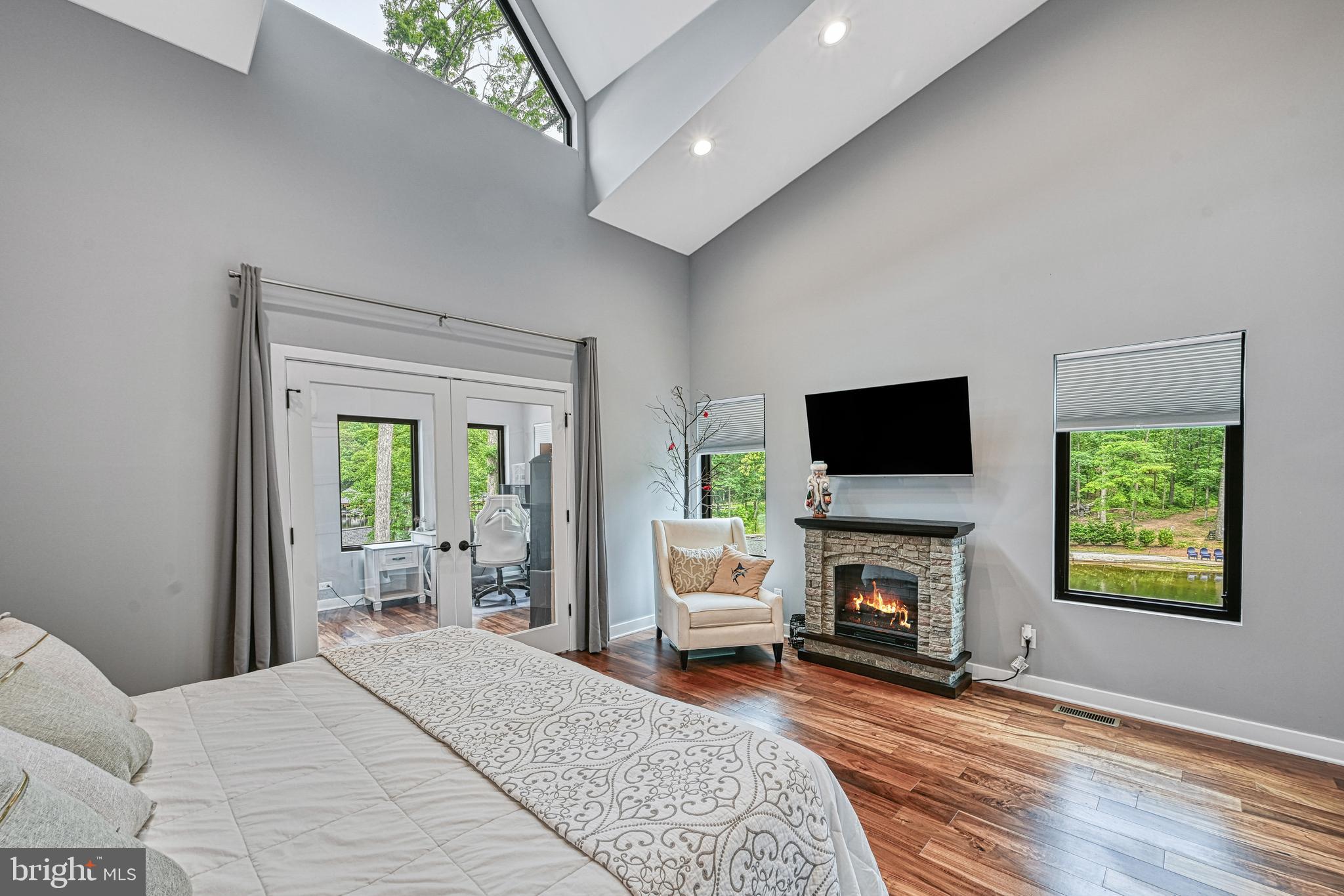 LIGHTHOUSE POINT - Residential