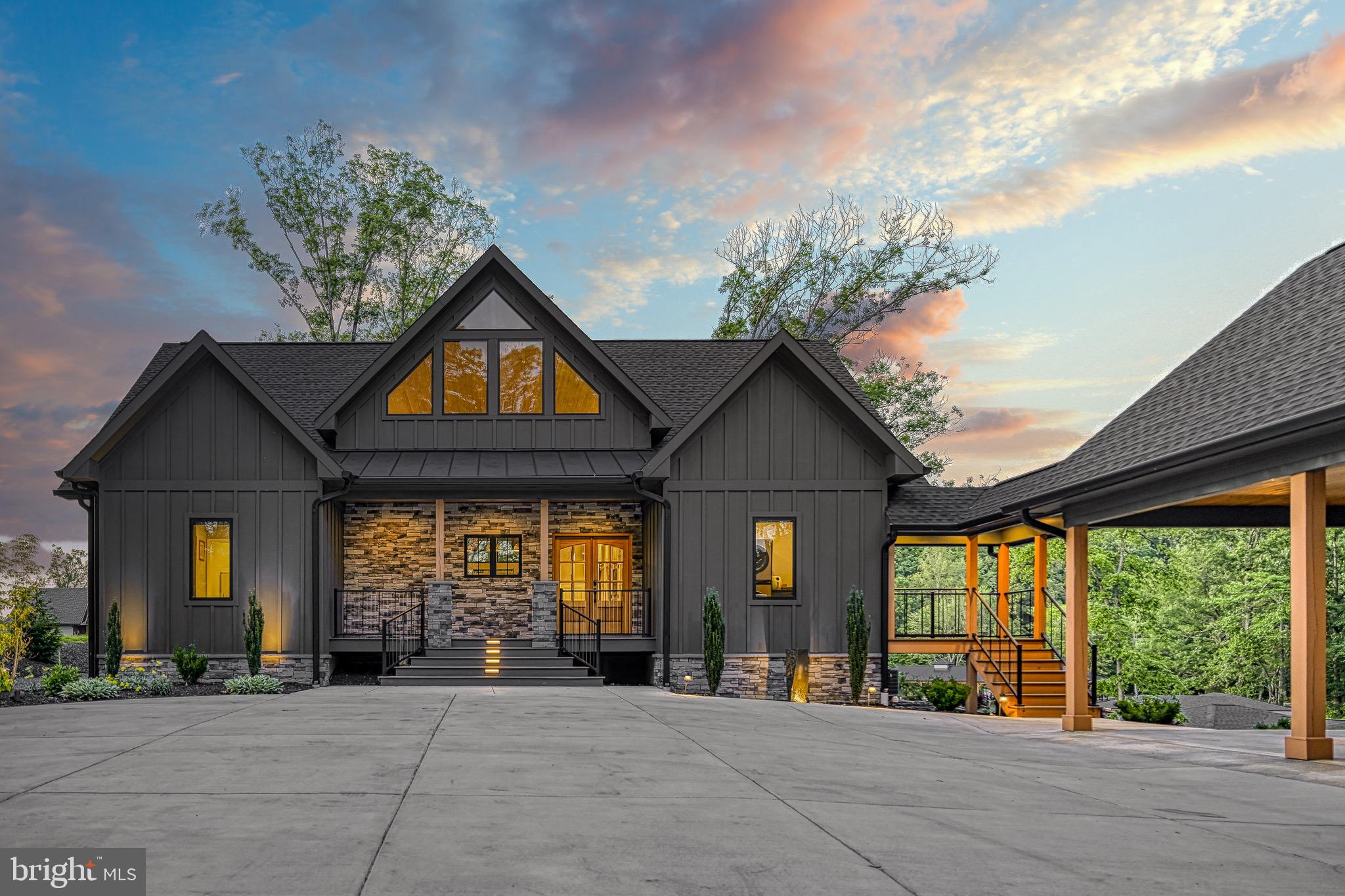 LIGHTHOUSE POINT - Residential