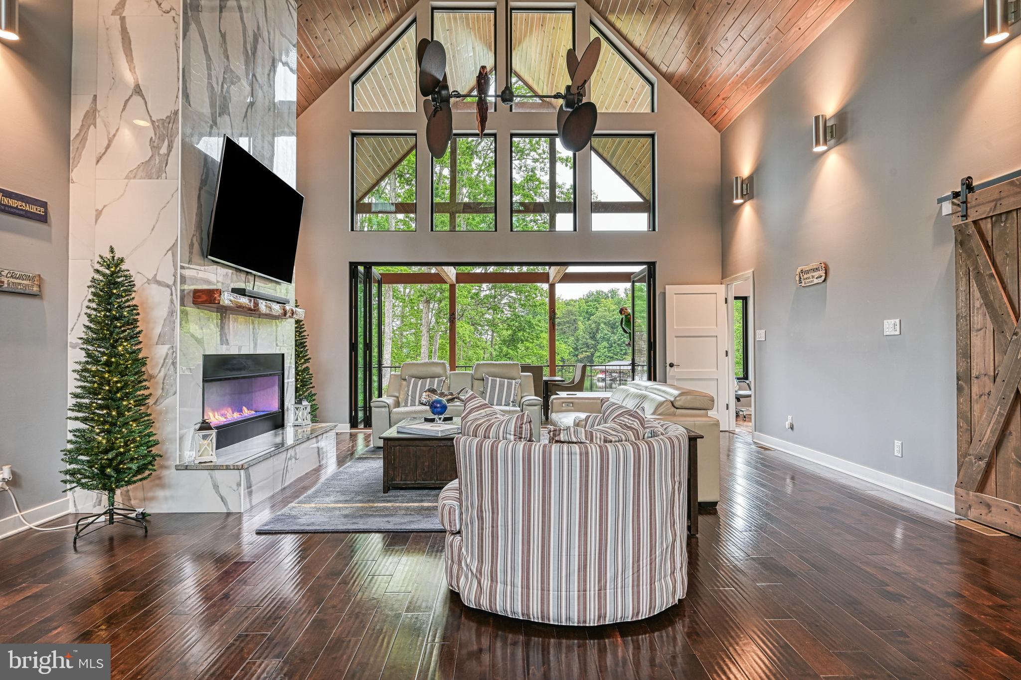 LIGHTHOUSE POINT - Residential