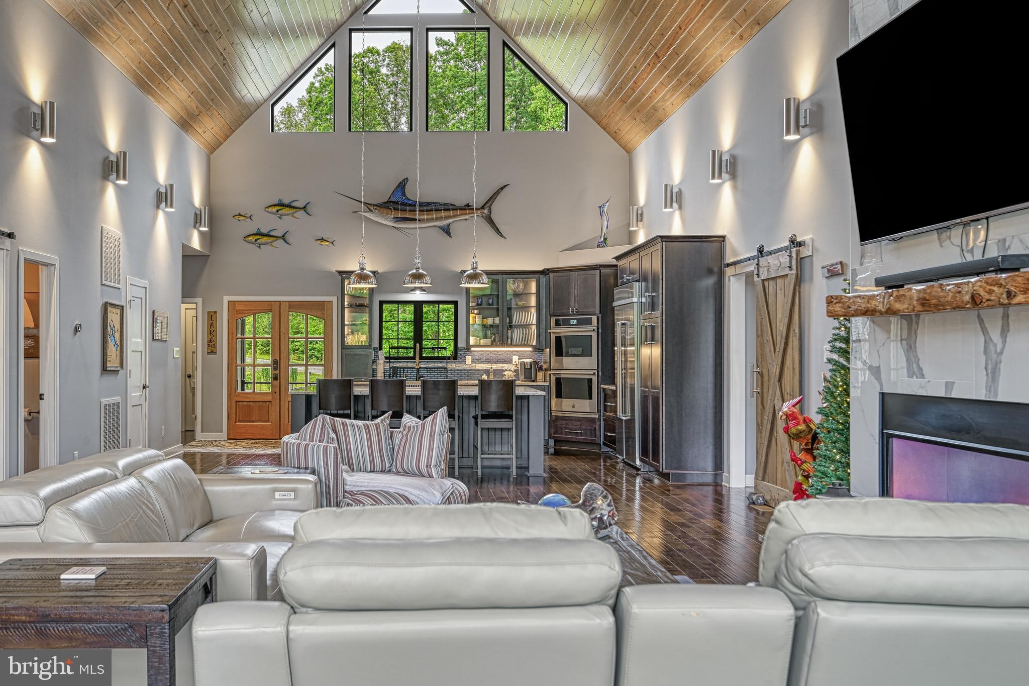 LIGHTHOUSE POINT - Residential