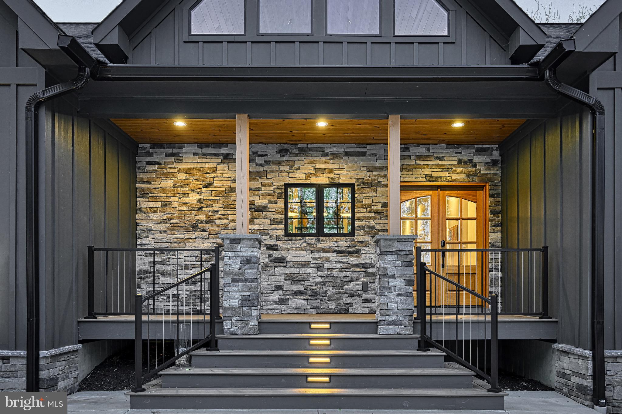 LIGHTHOUSE POINT - Residential