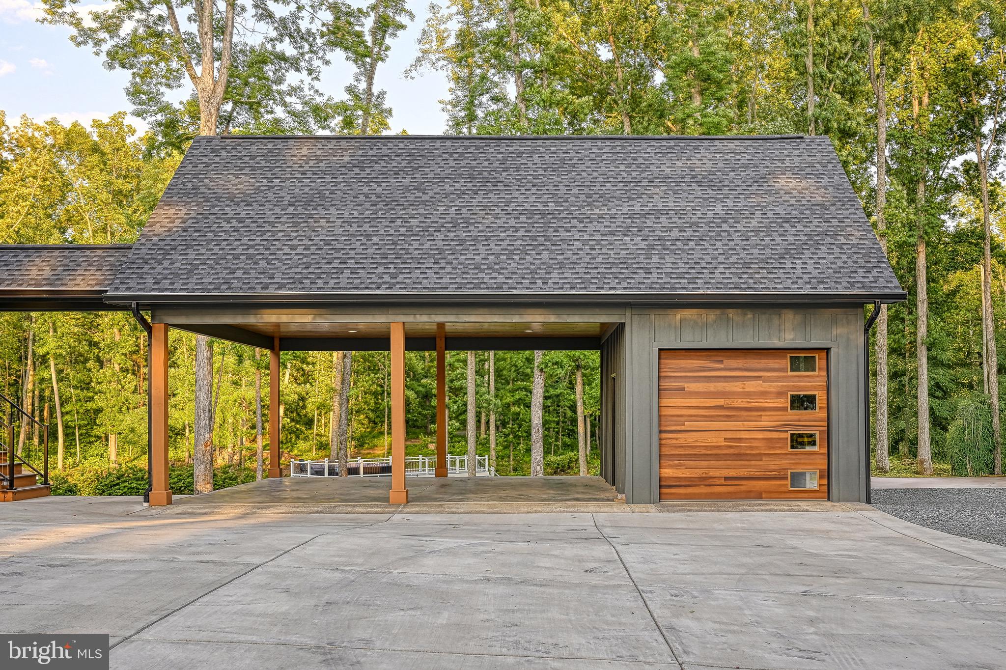 LIGHTHOUSE POINT - Residential