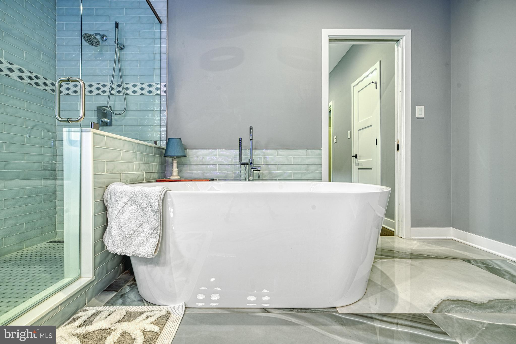 LIGHTHOUSE POINT - Residential