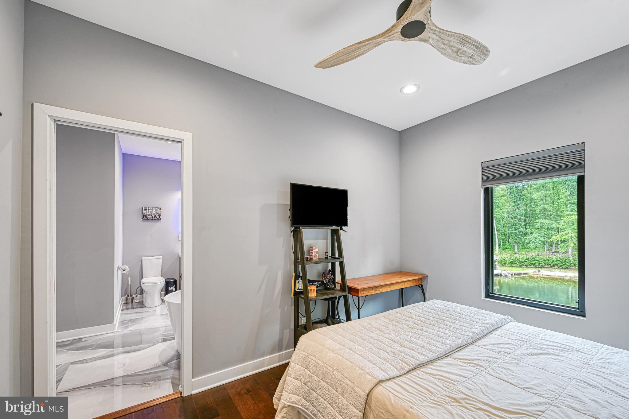 LIGHTHOUSE POINT - Residential