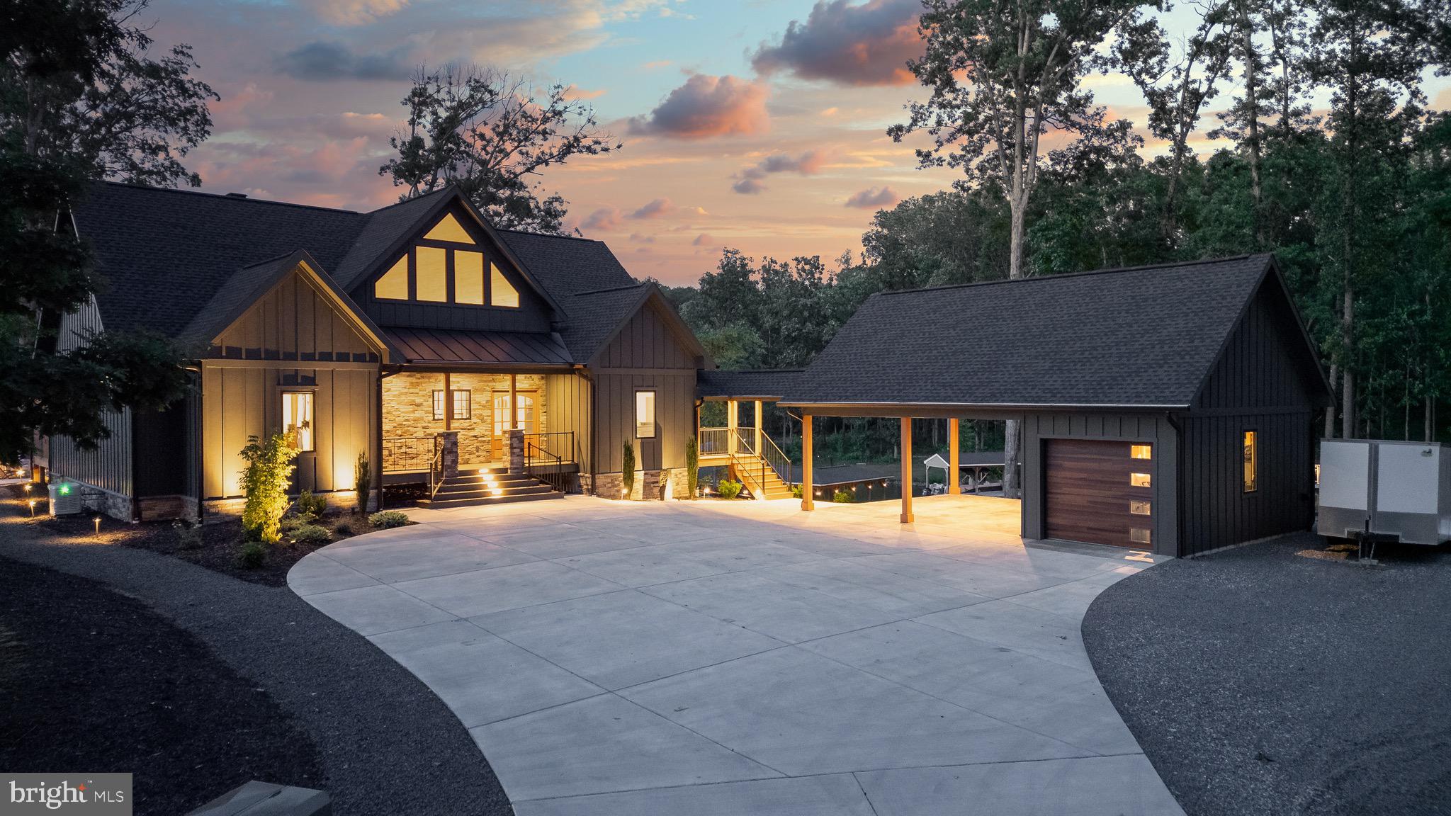 LIGHTHOUSE POINT - Residential