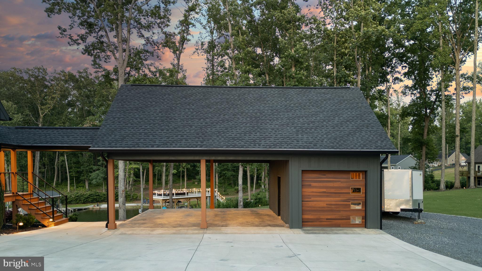 LIGHTHOUSE POINT - Residential