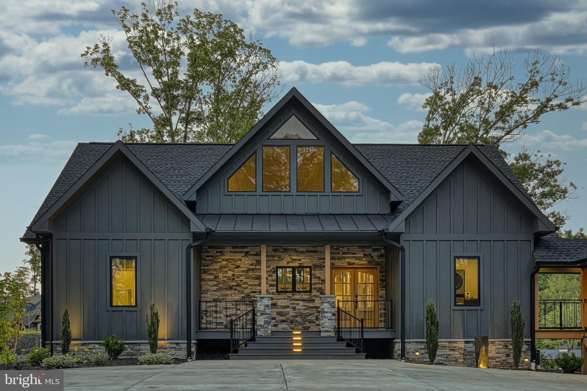 LIGHTHOUSE POINT - Residential