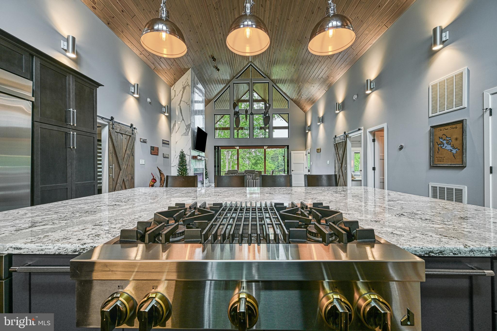 LIGHTHOUSE POINT - Residential