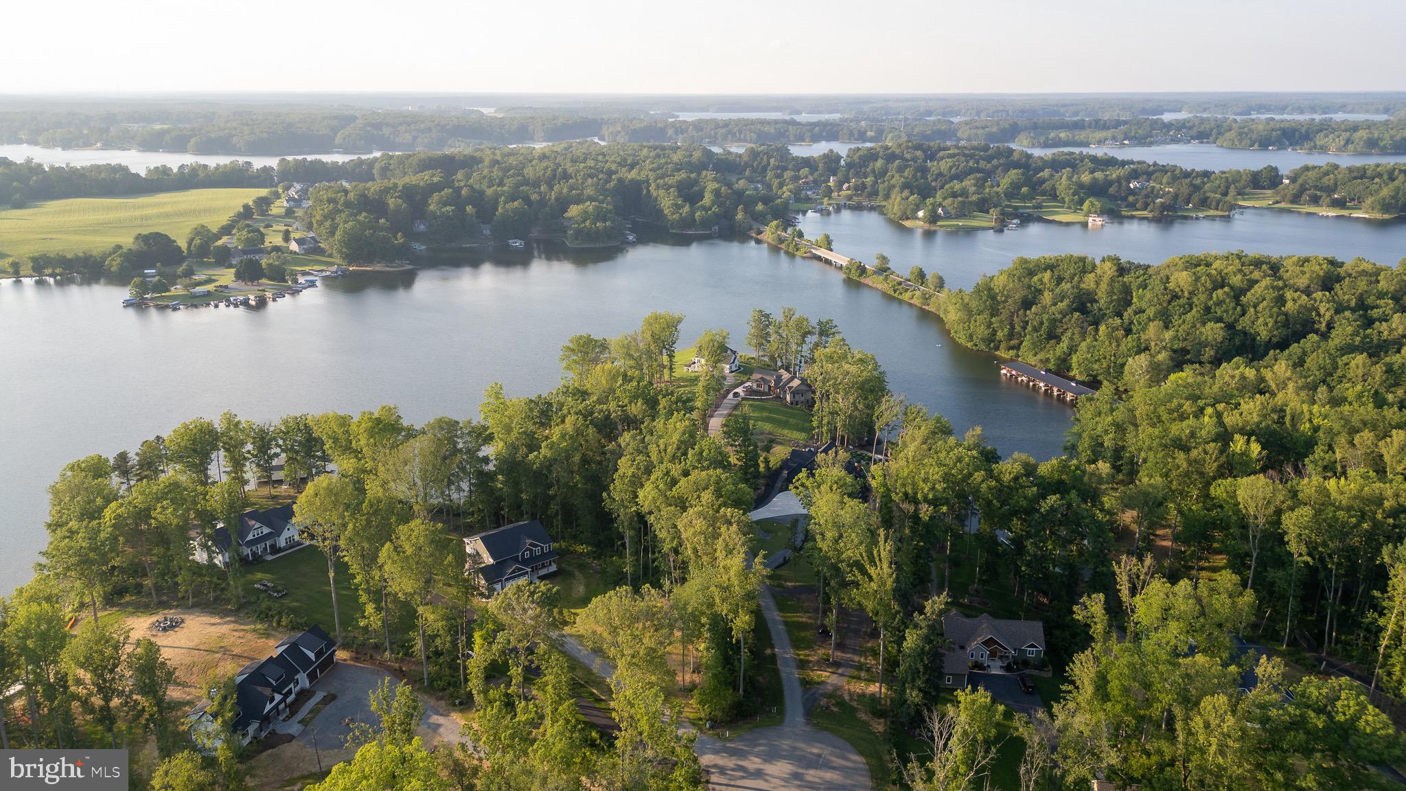 LIGHTHOUSE POINT - Residential