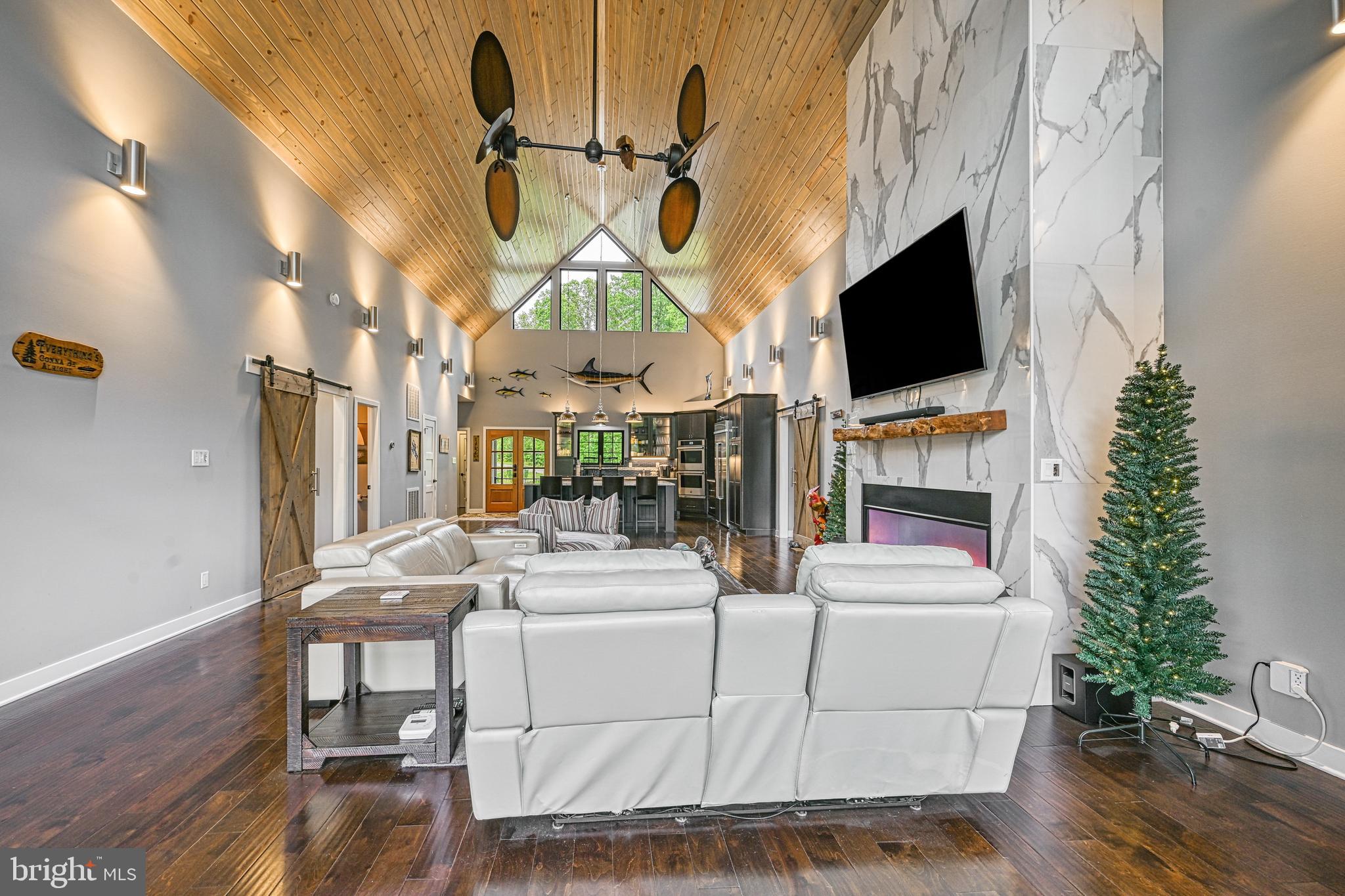 LIGHTHOUSE POINT - Residential