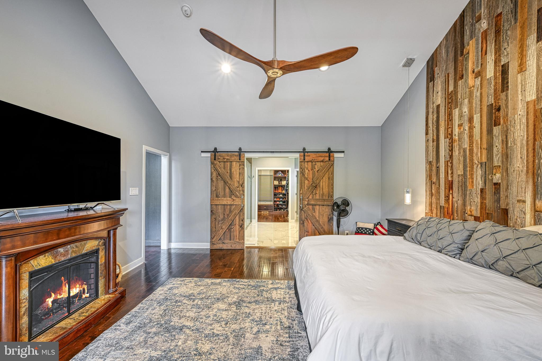 LIGHTHOUSE POINT - Residential