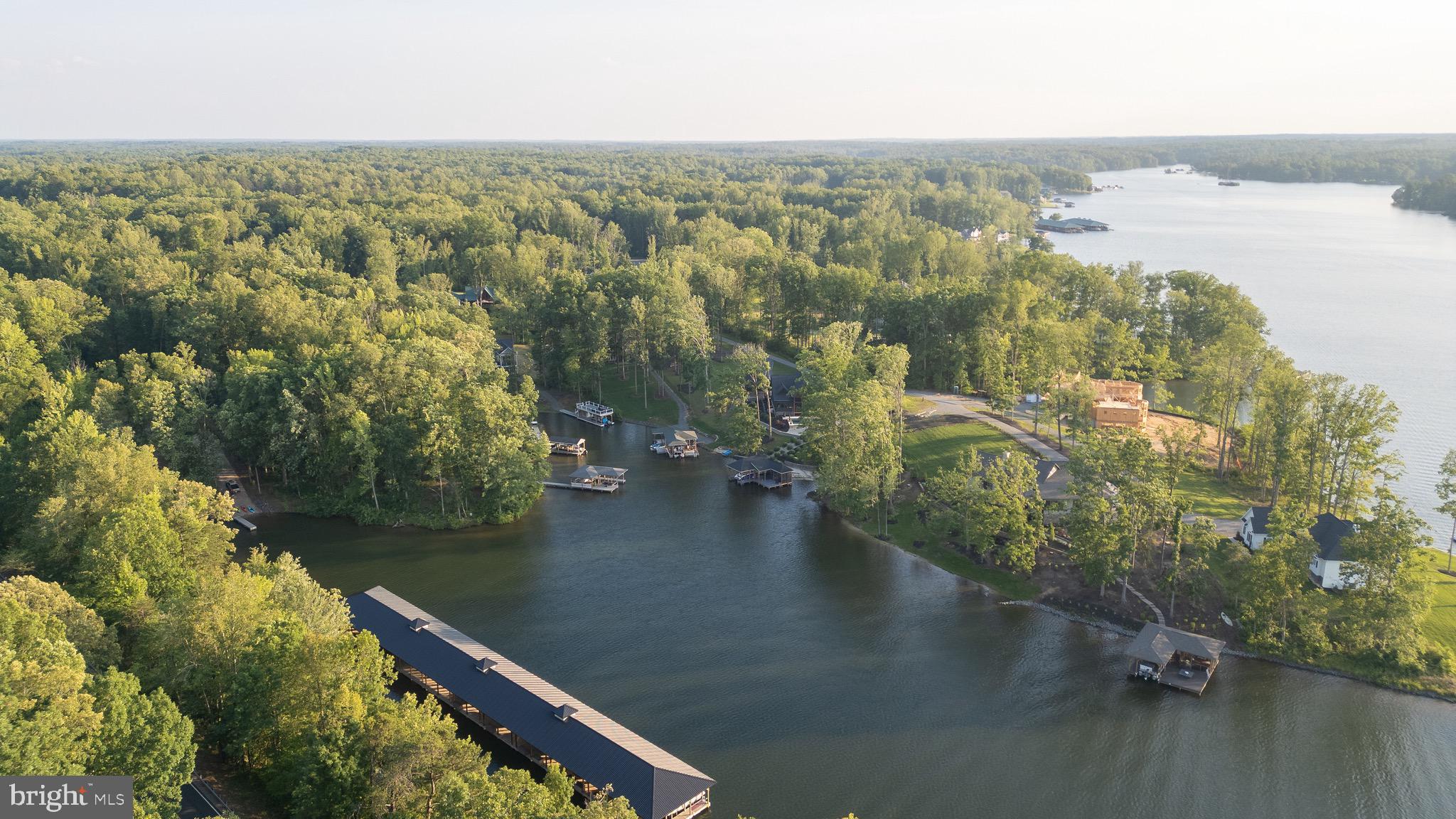 LIGHTHOUSE POINT - Residential