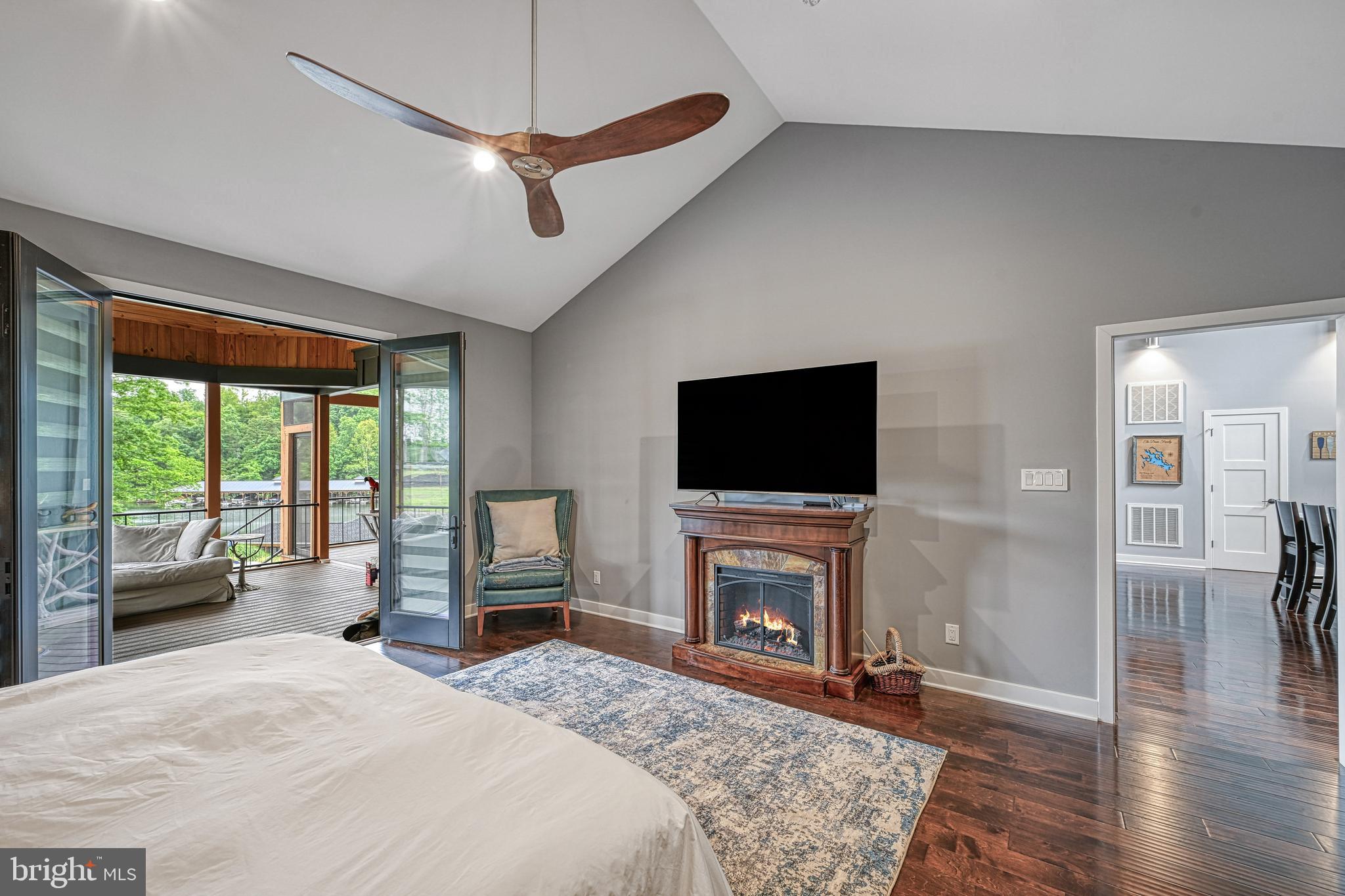 LIGHTHOUSE POINT - Residential