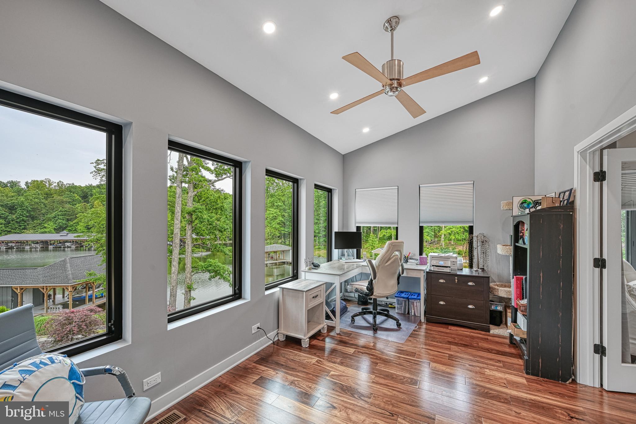 LIGHTHOUSE POINT - Residential