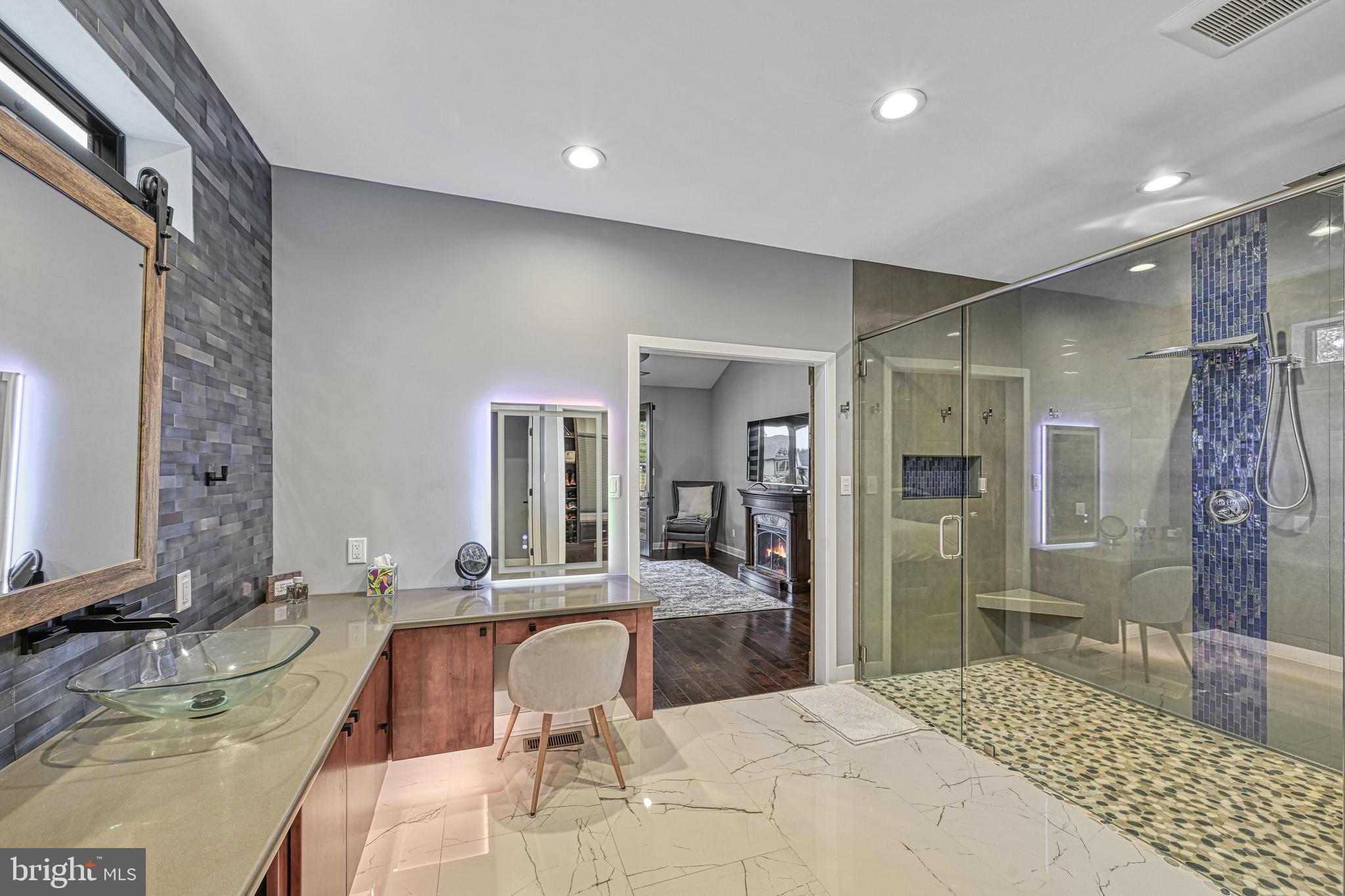 LIGHTHOUSE POINT - Residential