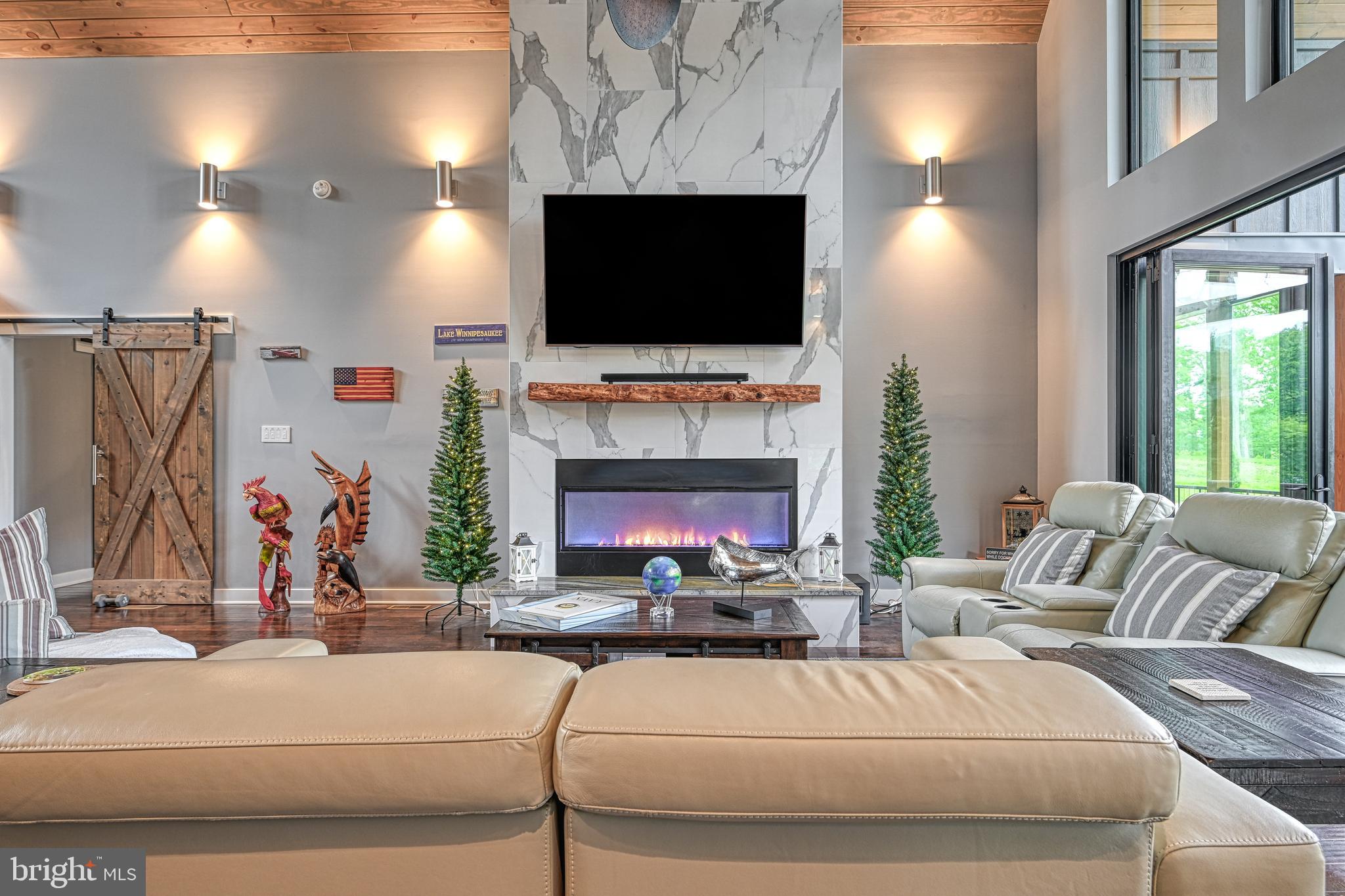 LIGHTHOUSE POINT - Residential