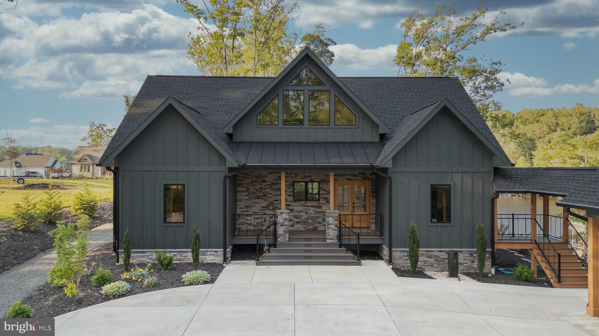 LIGHTHOUSE POINT - Residential