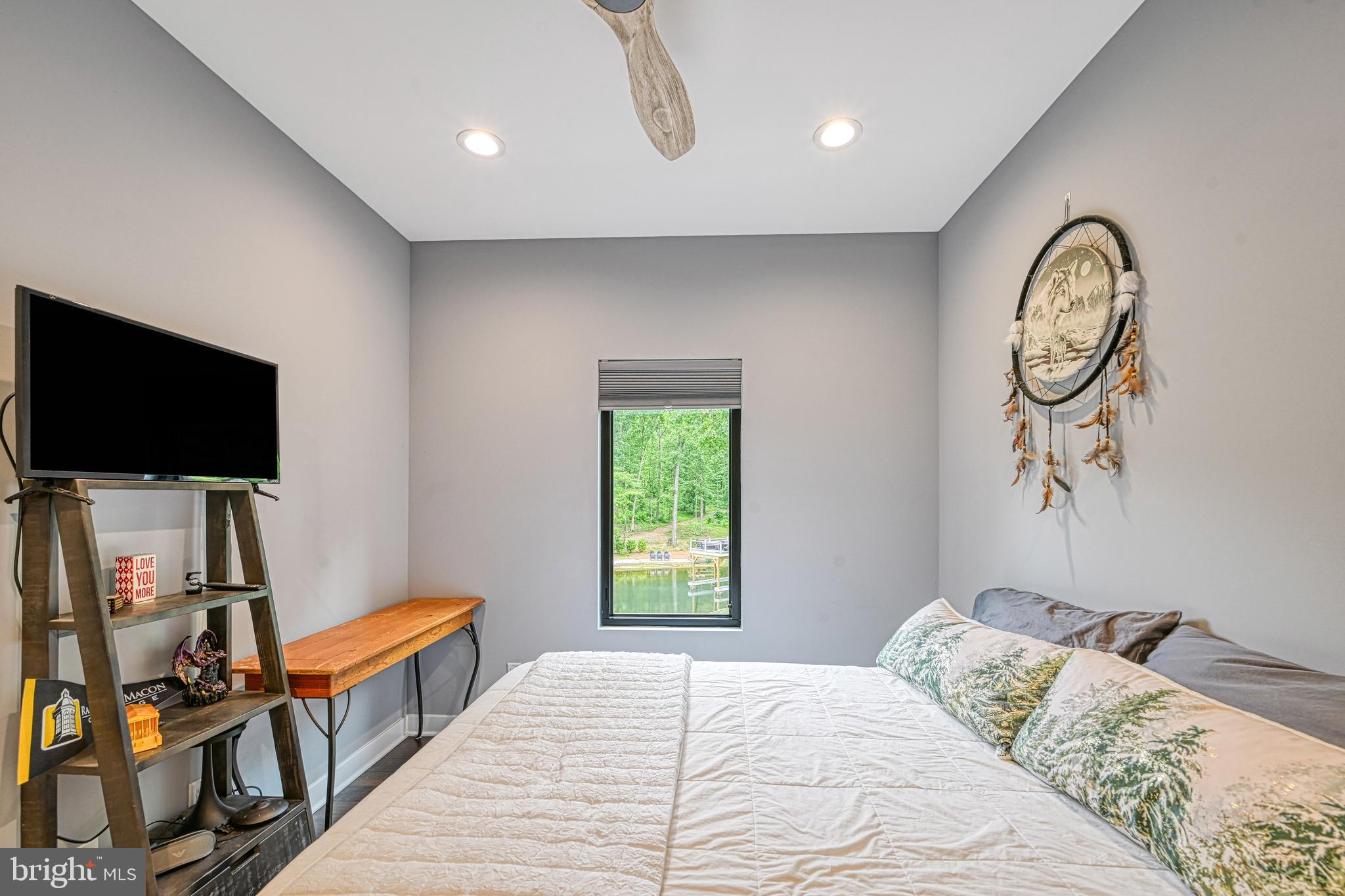 LIGHTHOUSE POINT - Residential