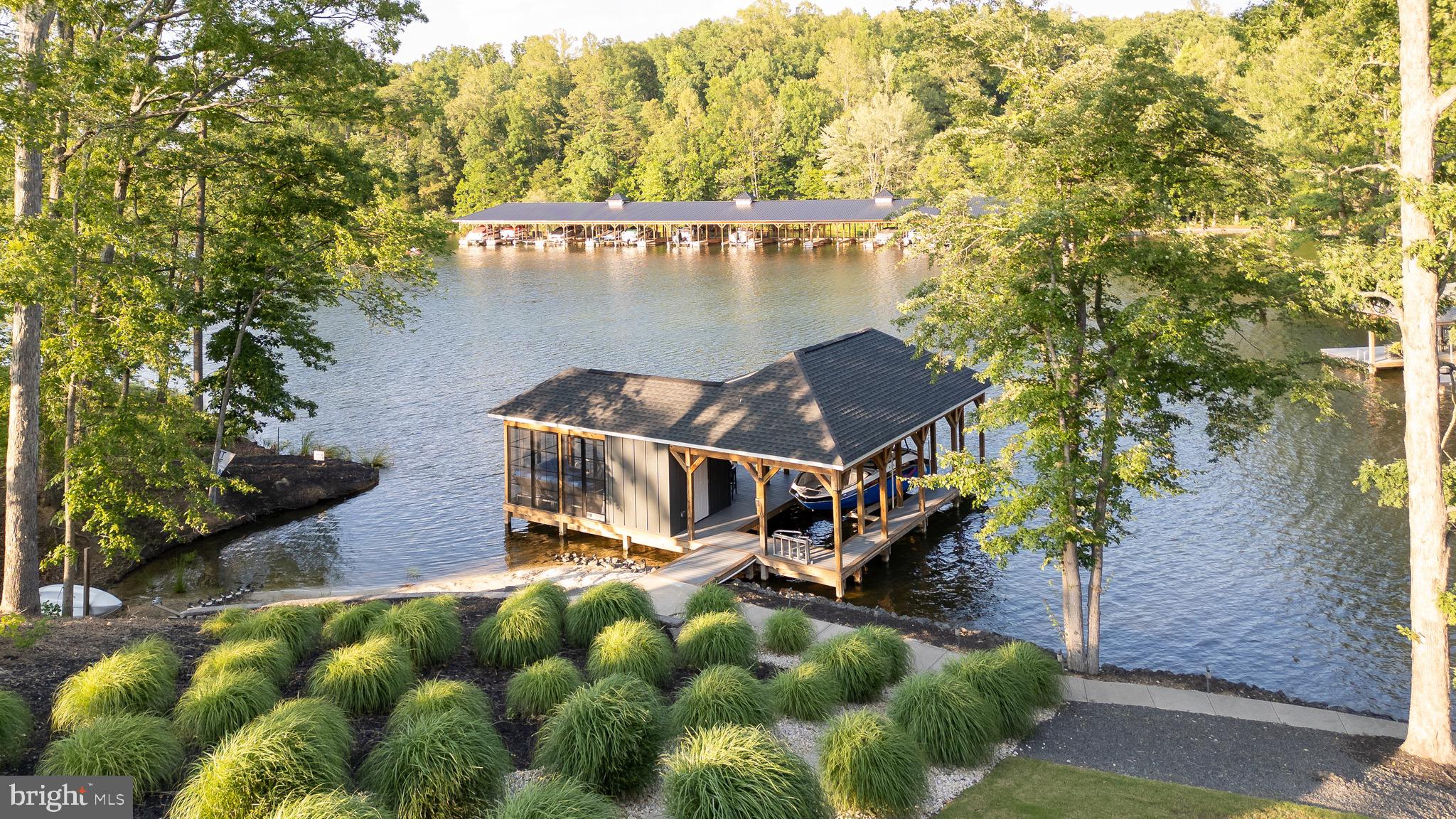 LIGHTHOUSE POINT - Residential