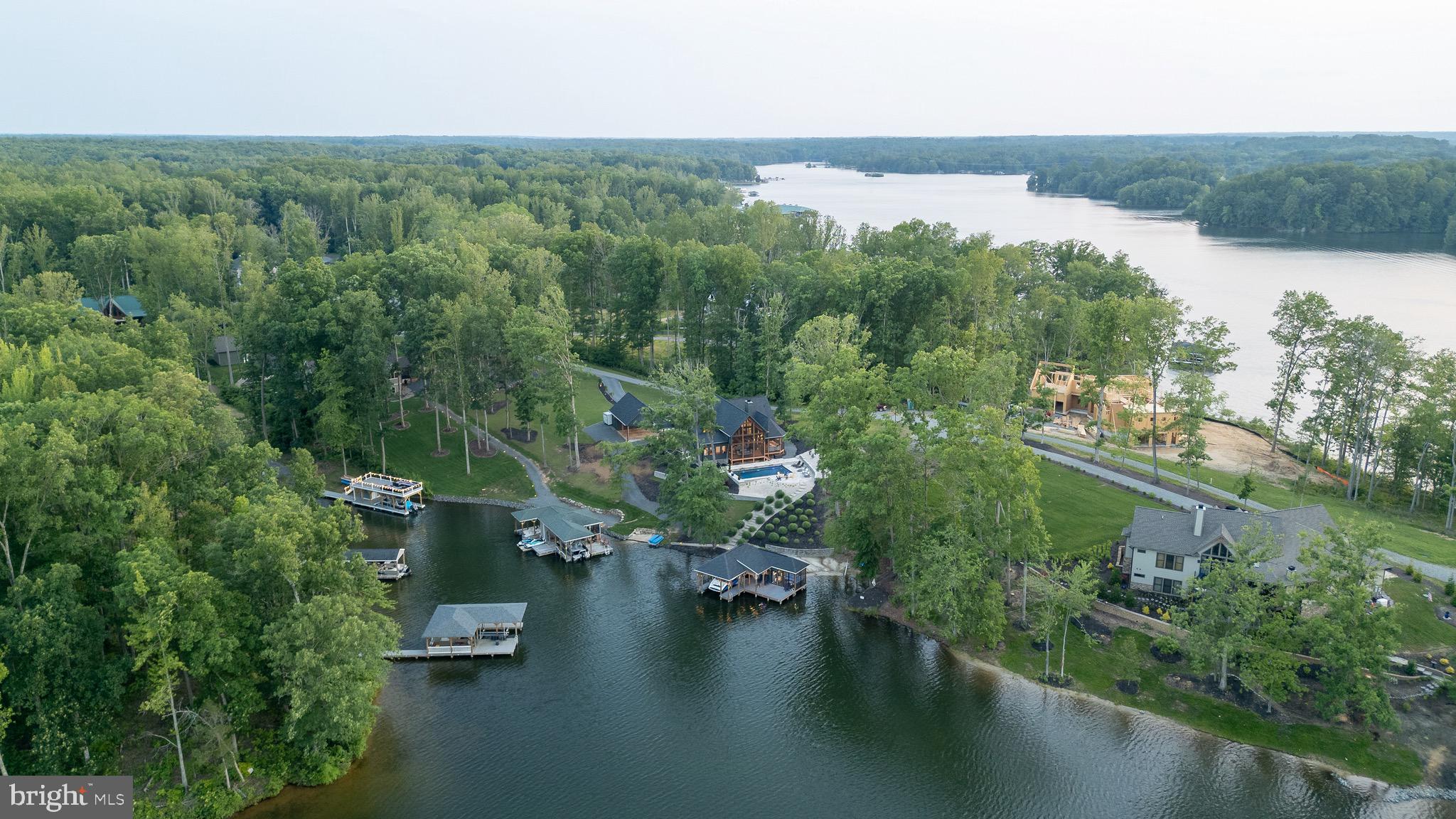LIGHTHOUSE POINT - Residential