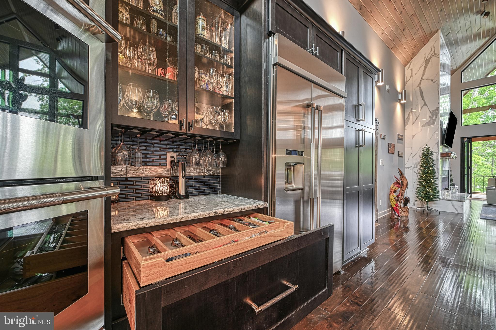 LIGHTHOUSE POINT - Residential