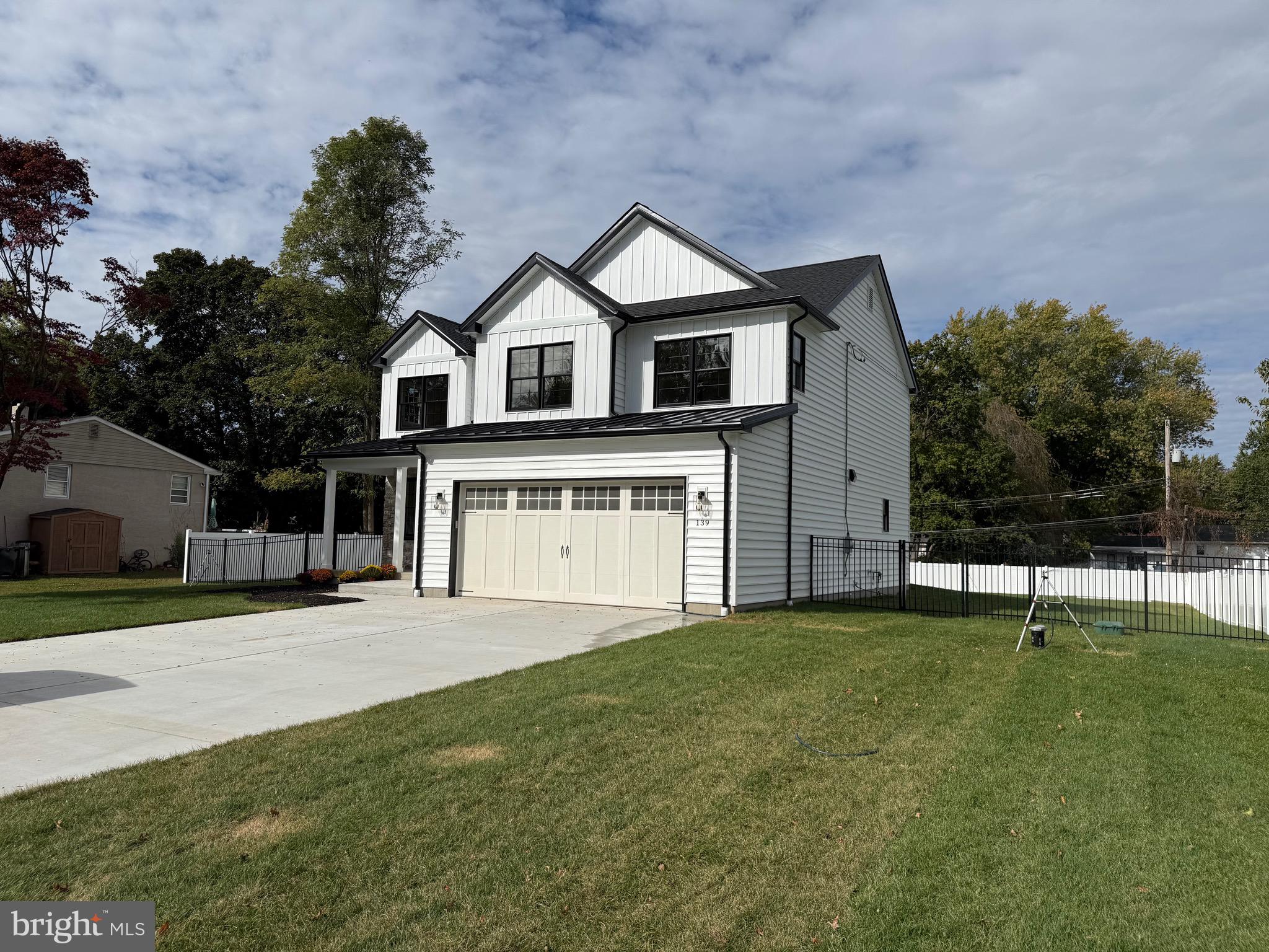 HILLSIDE MANOR - Residential