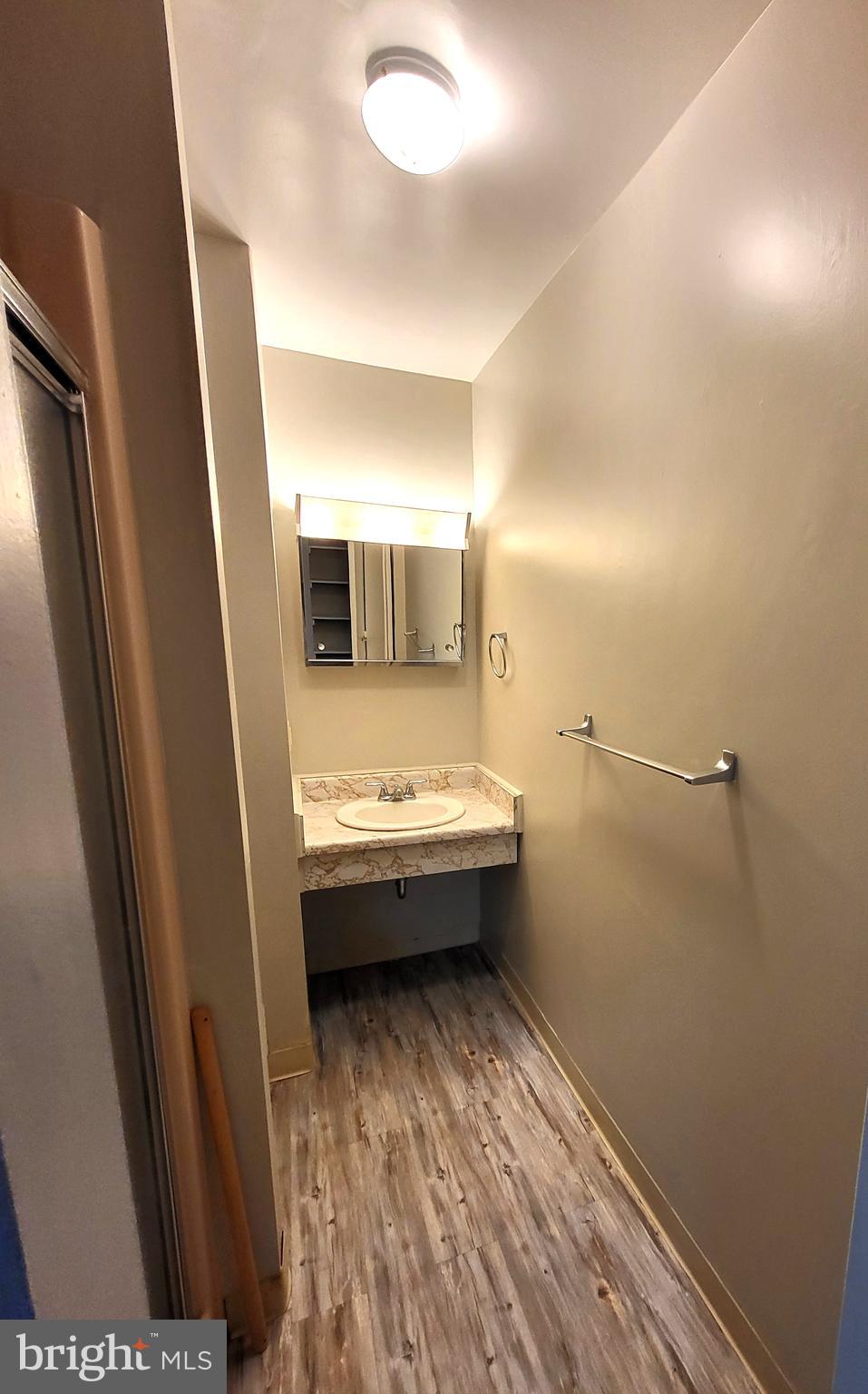 GLENLOCH - Residential Lease