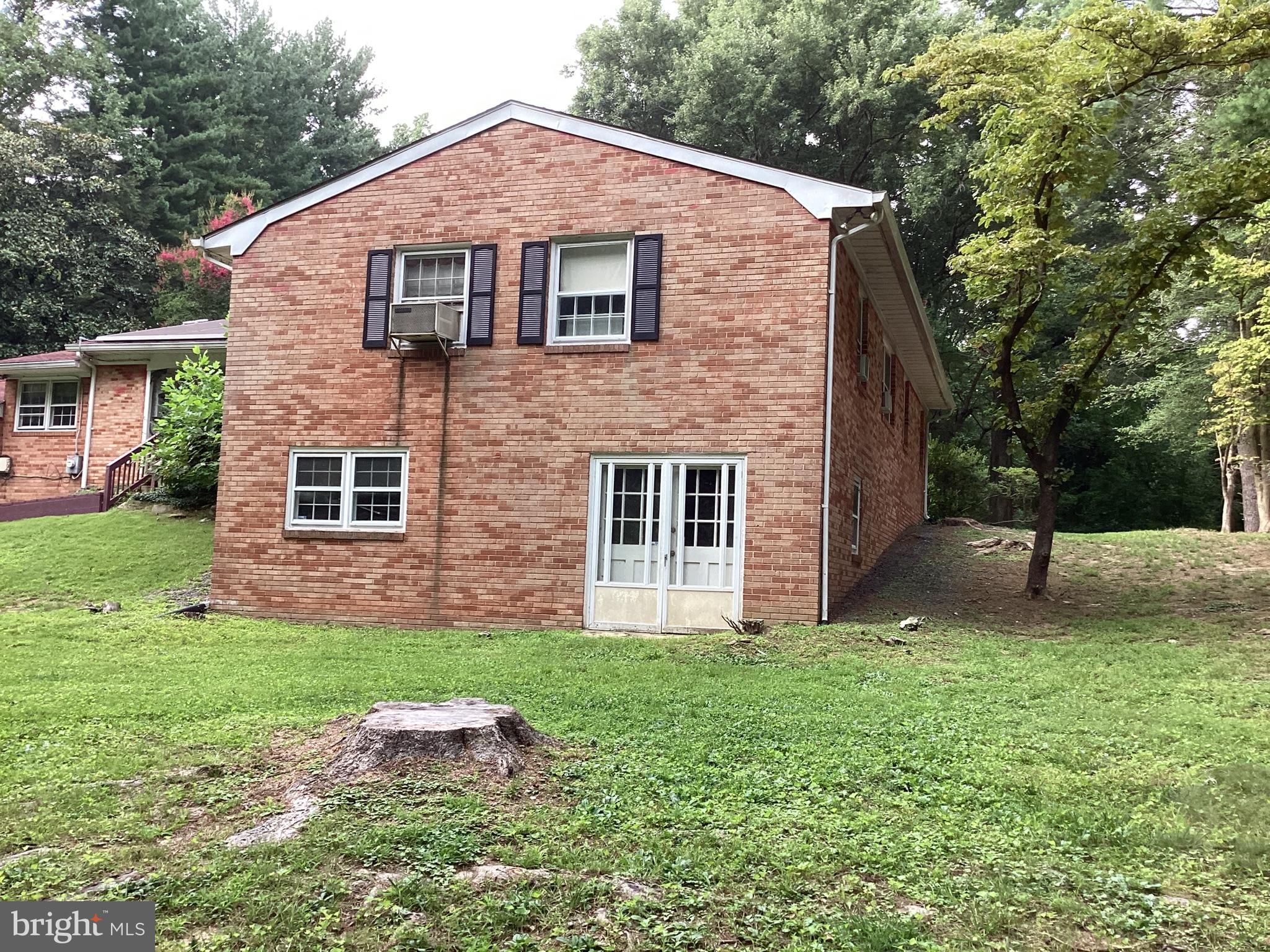 BROCK HALL - Residential