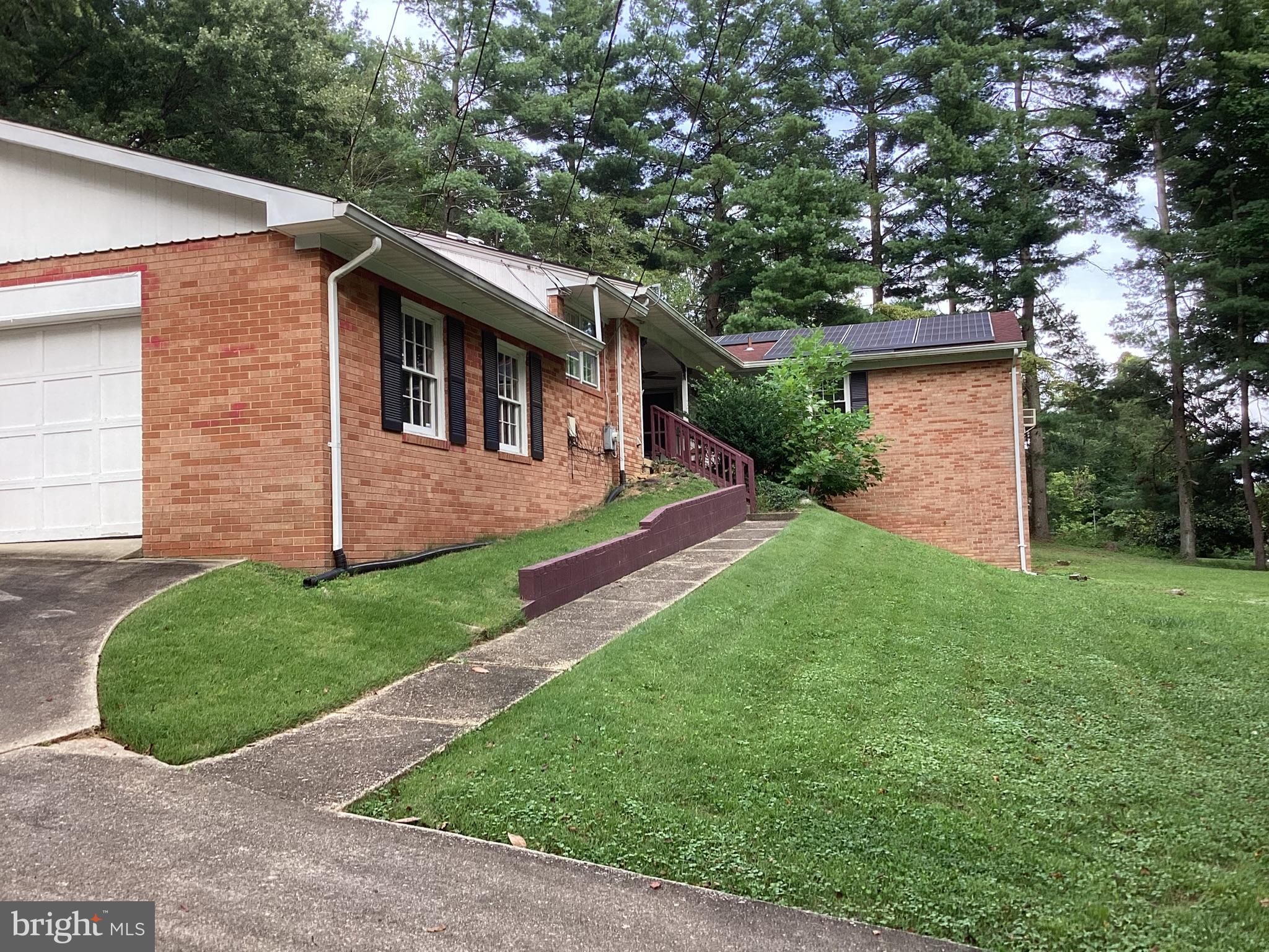 BROCK HALL - Residential