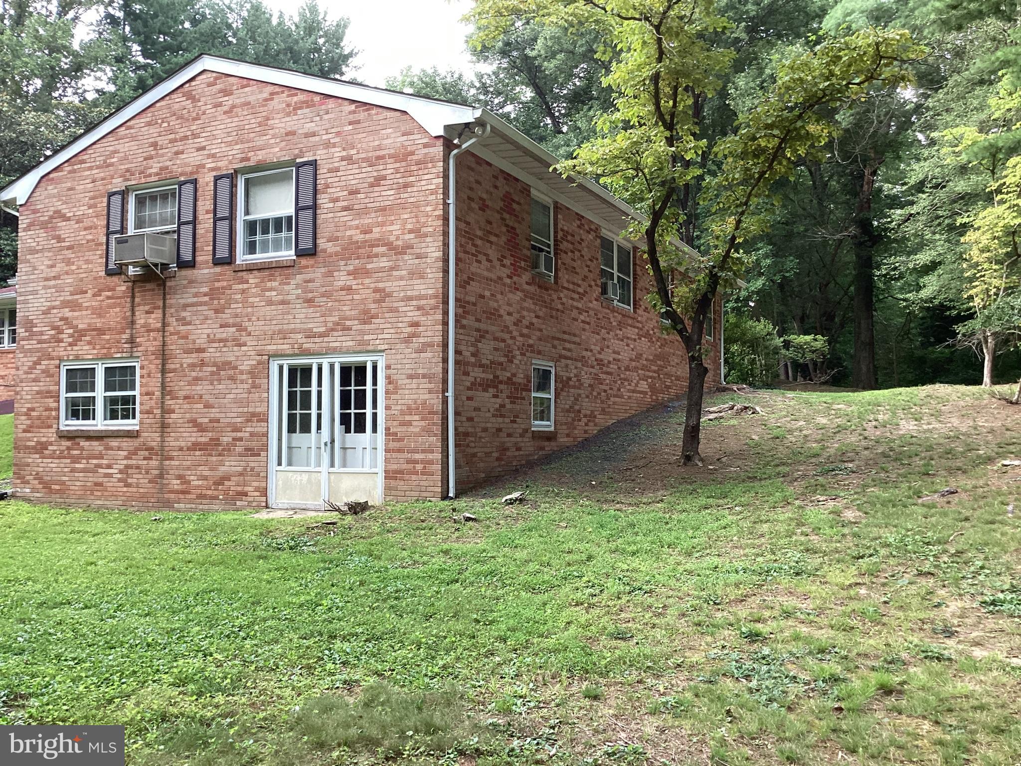 BROCK HALL - Residential