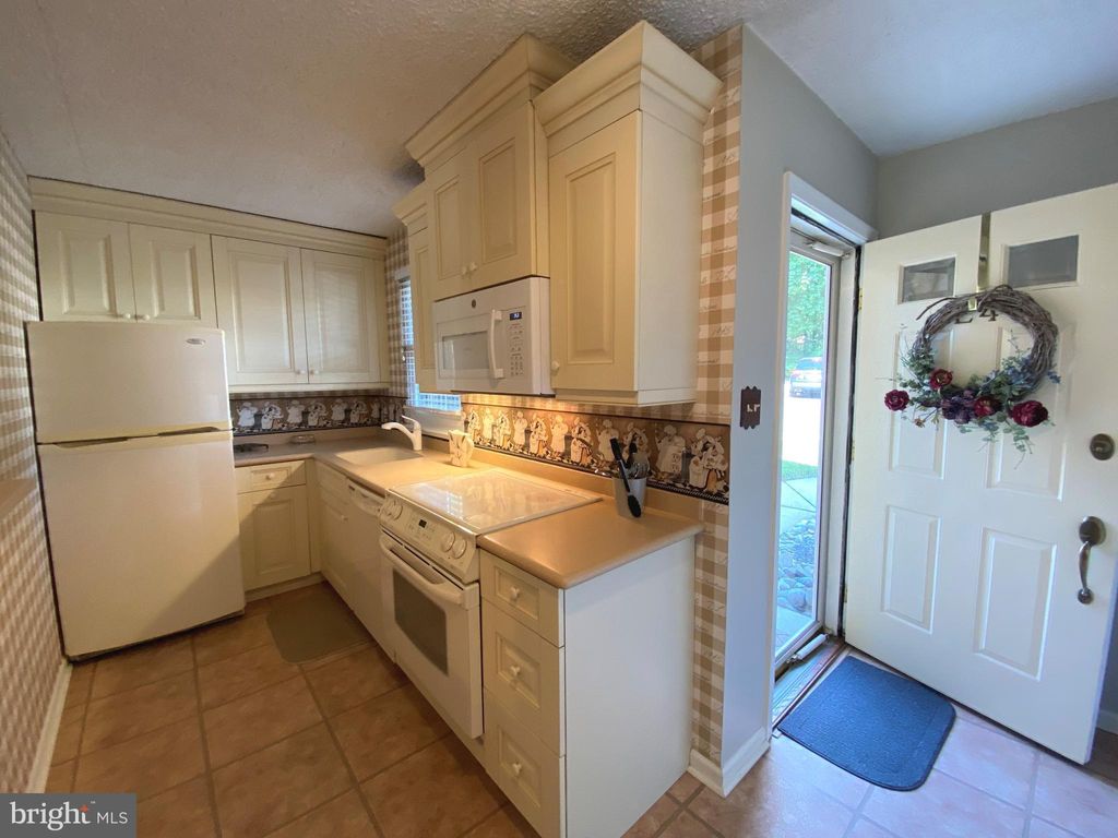 Photo of 440 S State Street #E4, NEWTOWN, PA 18940 (MLS # PABU2108316)