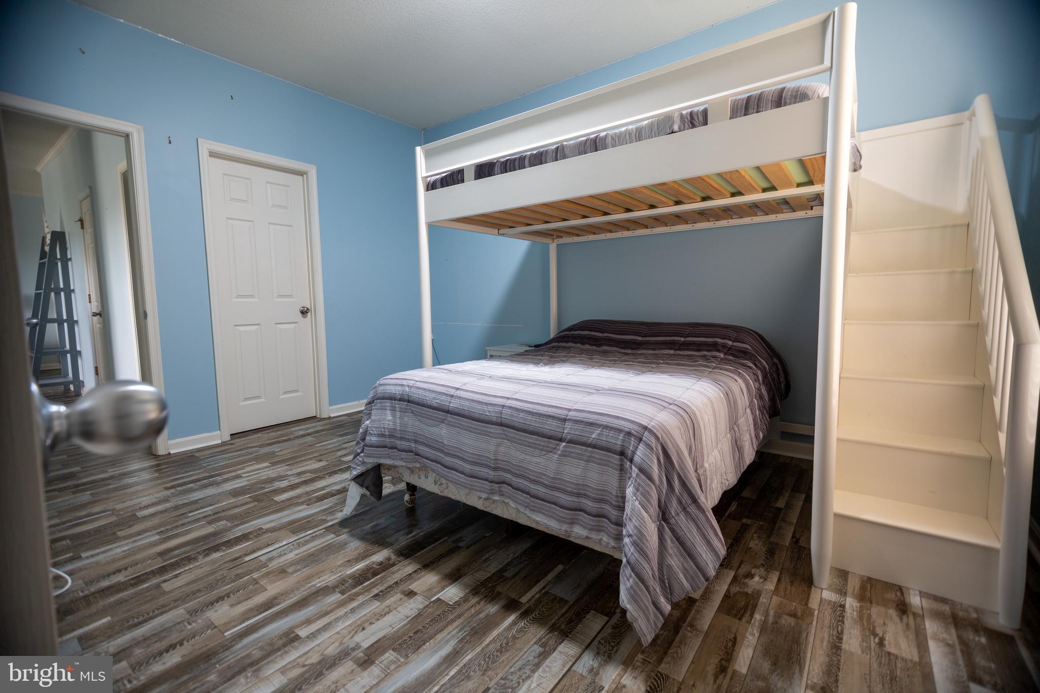 VILLAGES OF FIVE POINTS-WEST - Residential