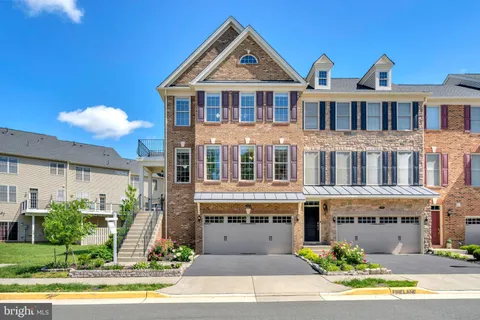25014 Cambridge Hill Terrace, Chantilly, VA MLS: VALO2094288