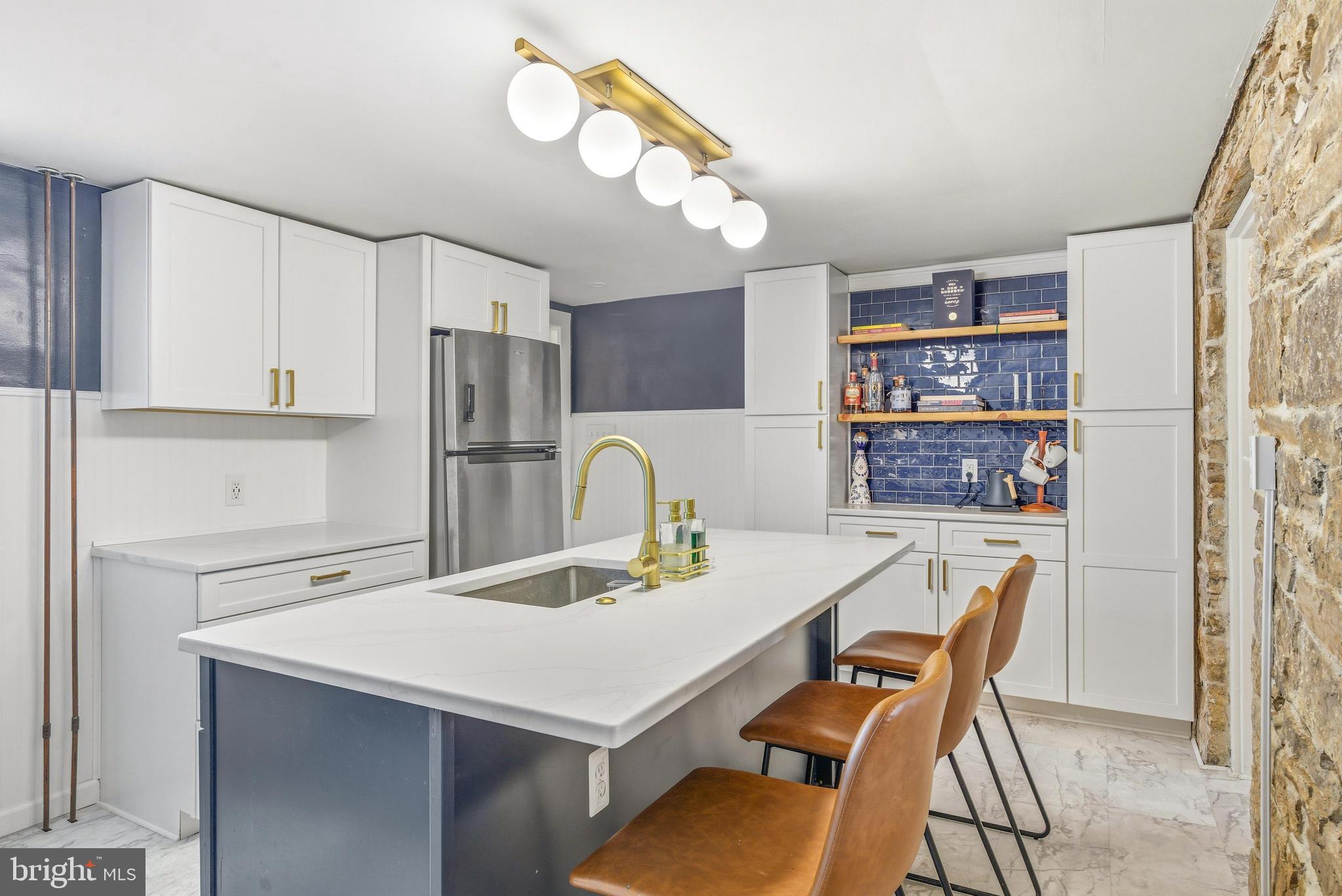 HERITAGE SQUARE - Residential