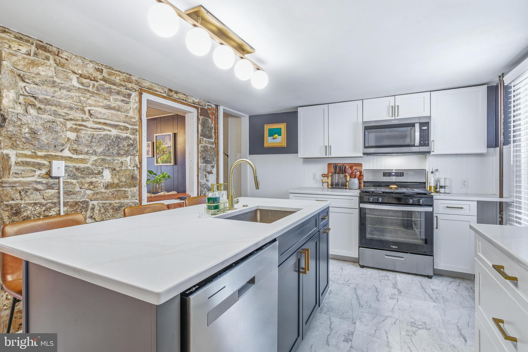 HERITAGE SQUARE - Residential