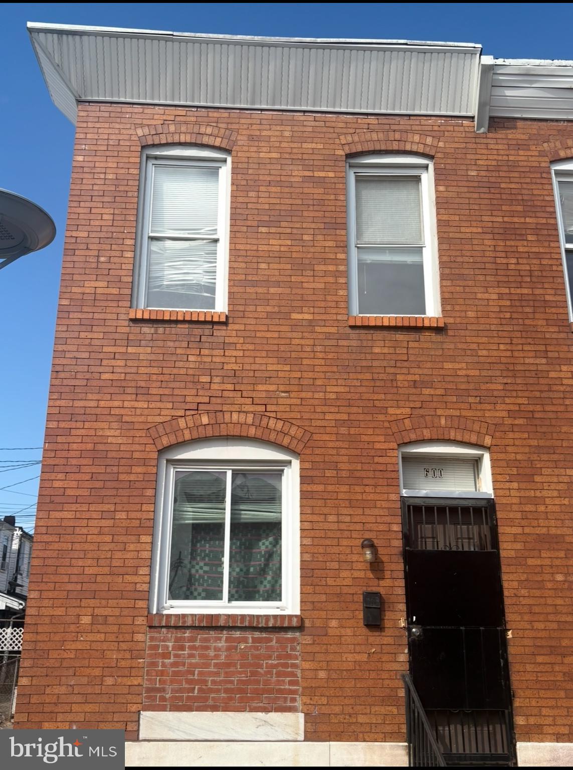 This Large EOG property offers a great investment opportunity. Located in Historic East Monument district property is close to John Hopkins Hospital, Kennedy Krieger, Patterson Park and most major roadways and transit. Property has been previously renovated but needs improvements. Great rental or buy and flip rehab!