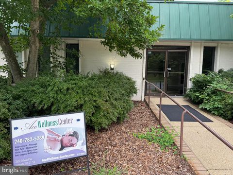 Photo of 2502 Urbana Pike, IJAMSVILLE, MD 21754 (MLS # MDFR2067412)