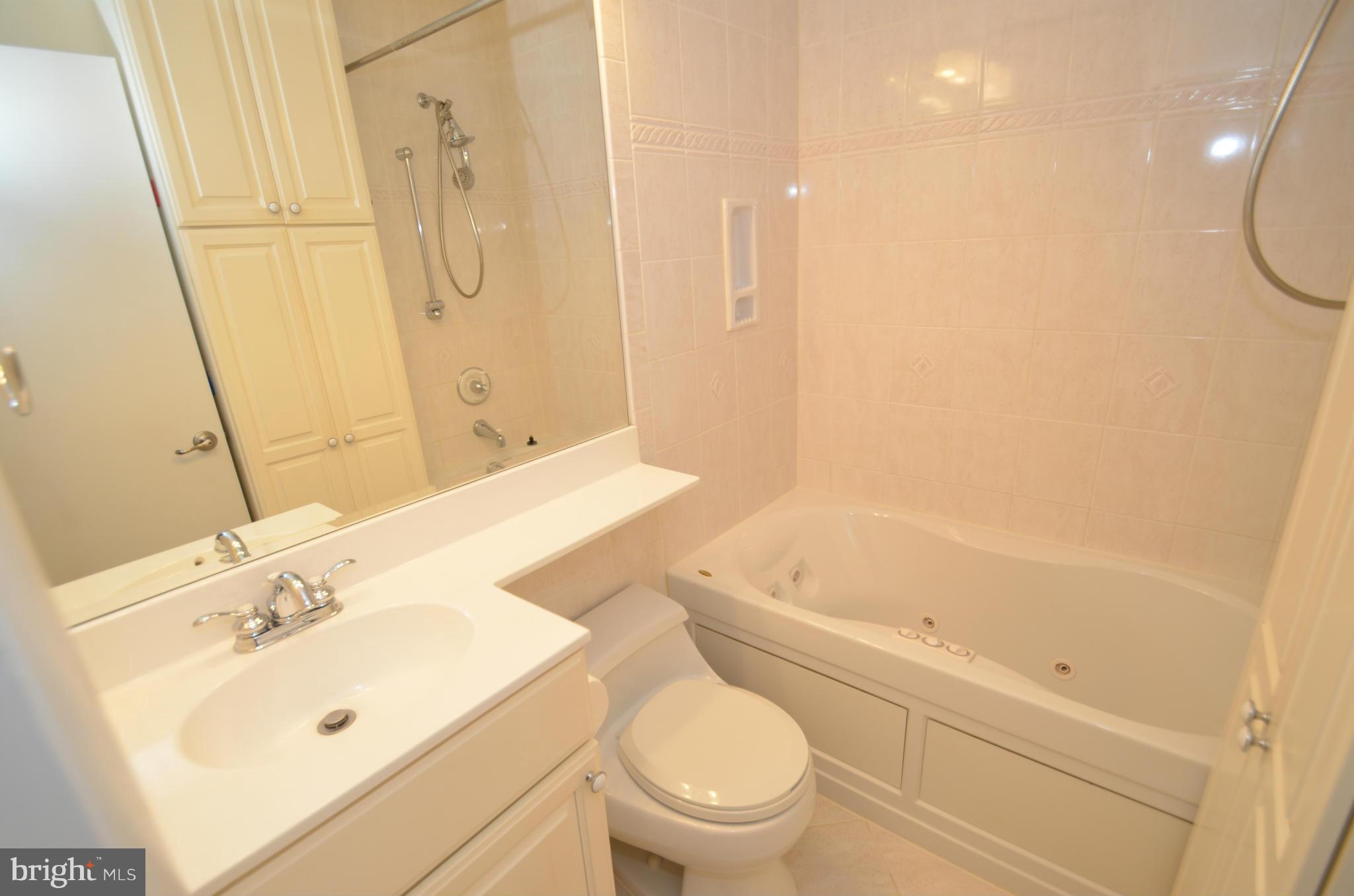 ROLLING VALLEY - Residential Lease