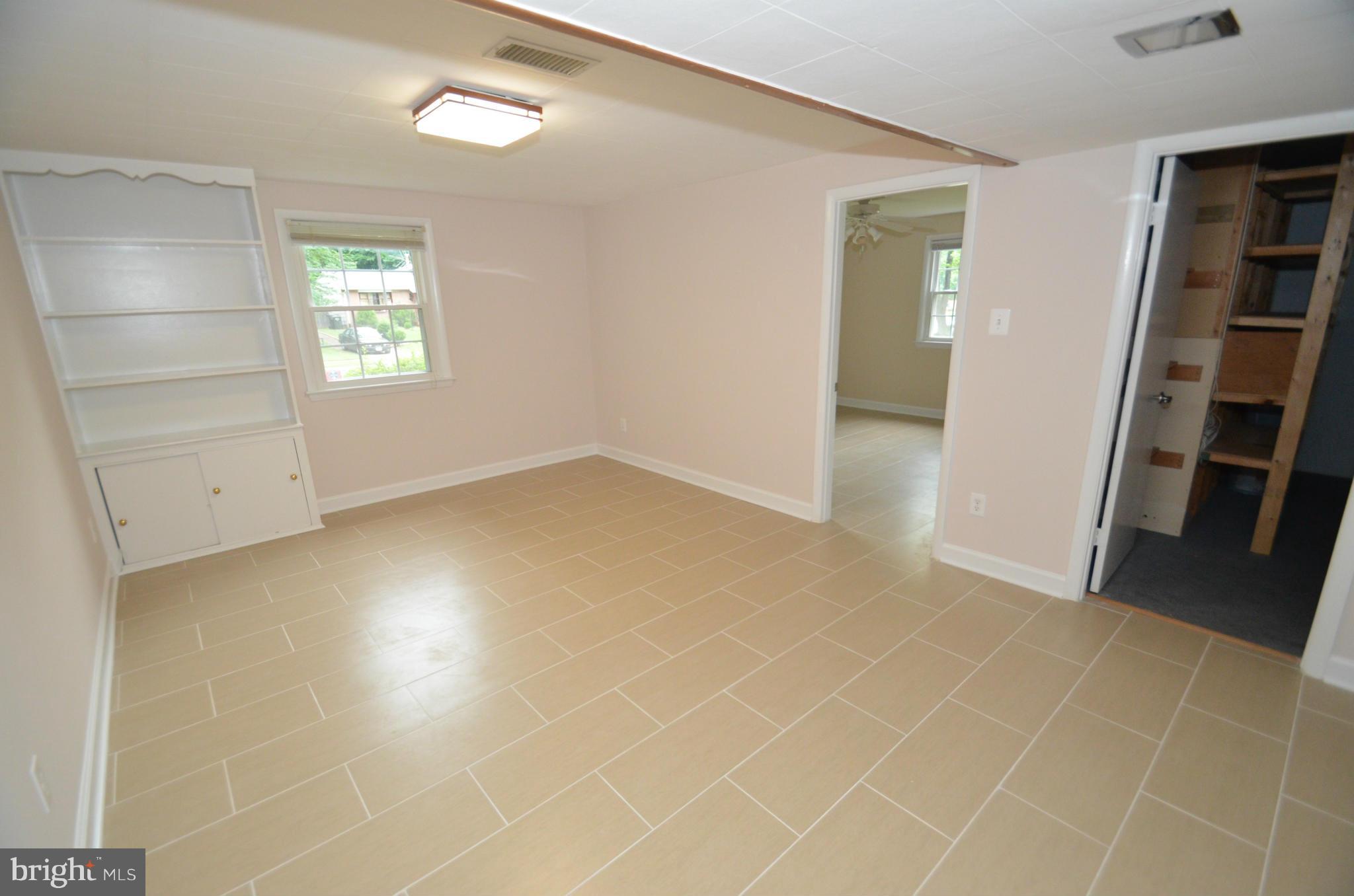 ROLLING VALLEY - Residential Lease